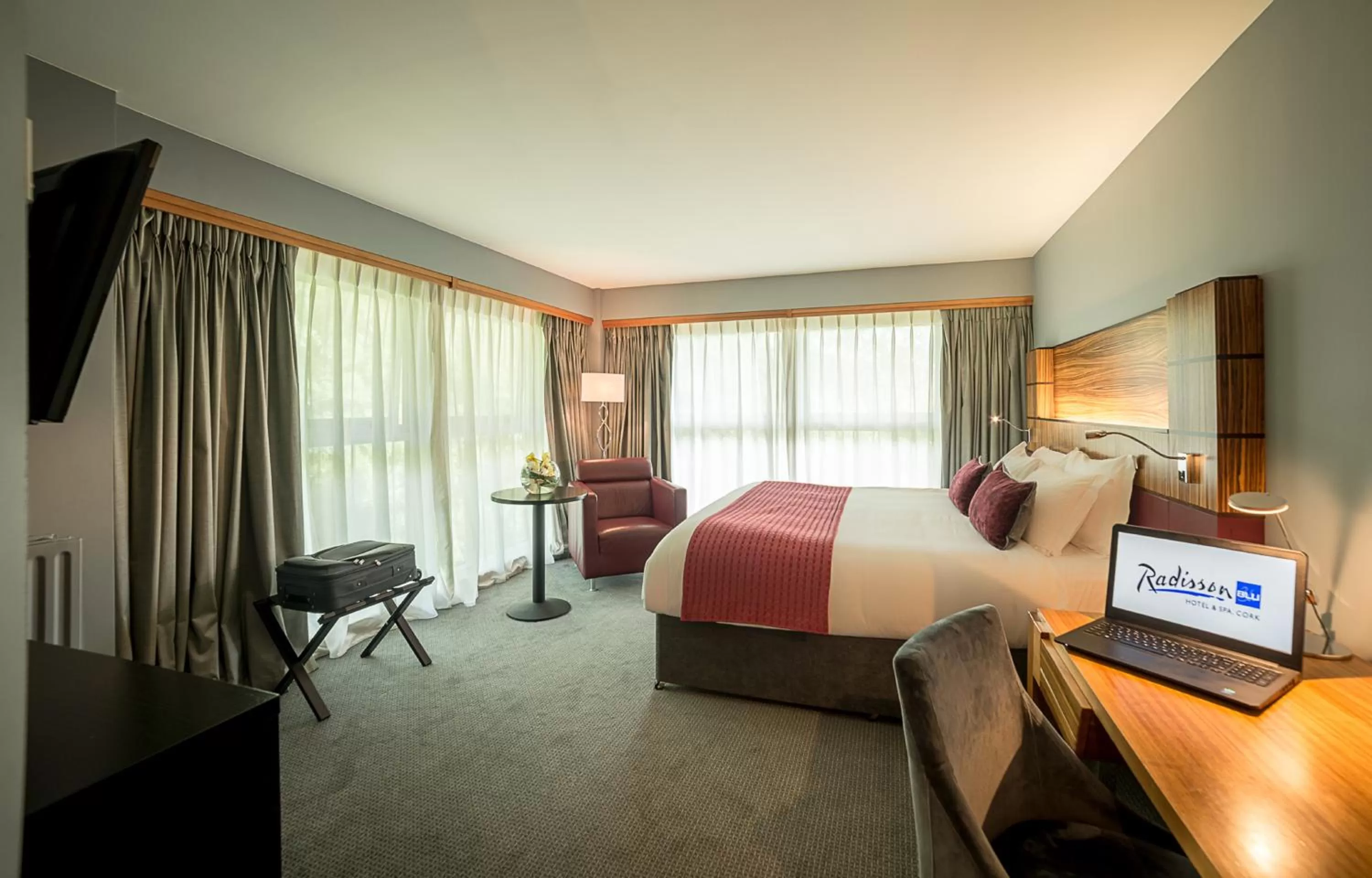 Bedroom, Bed in Radisson Blu Hotel, Cork