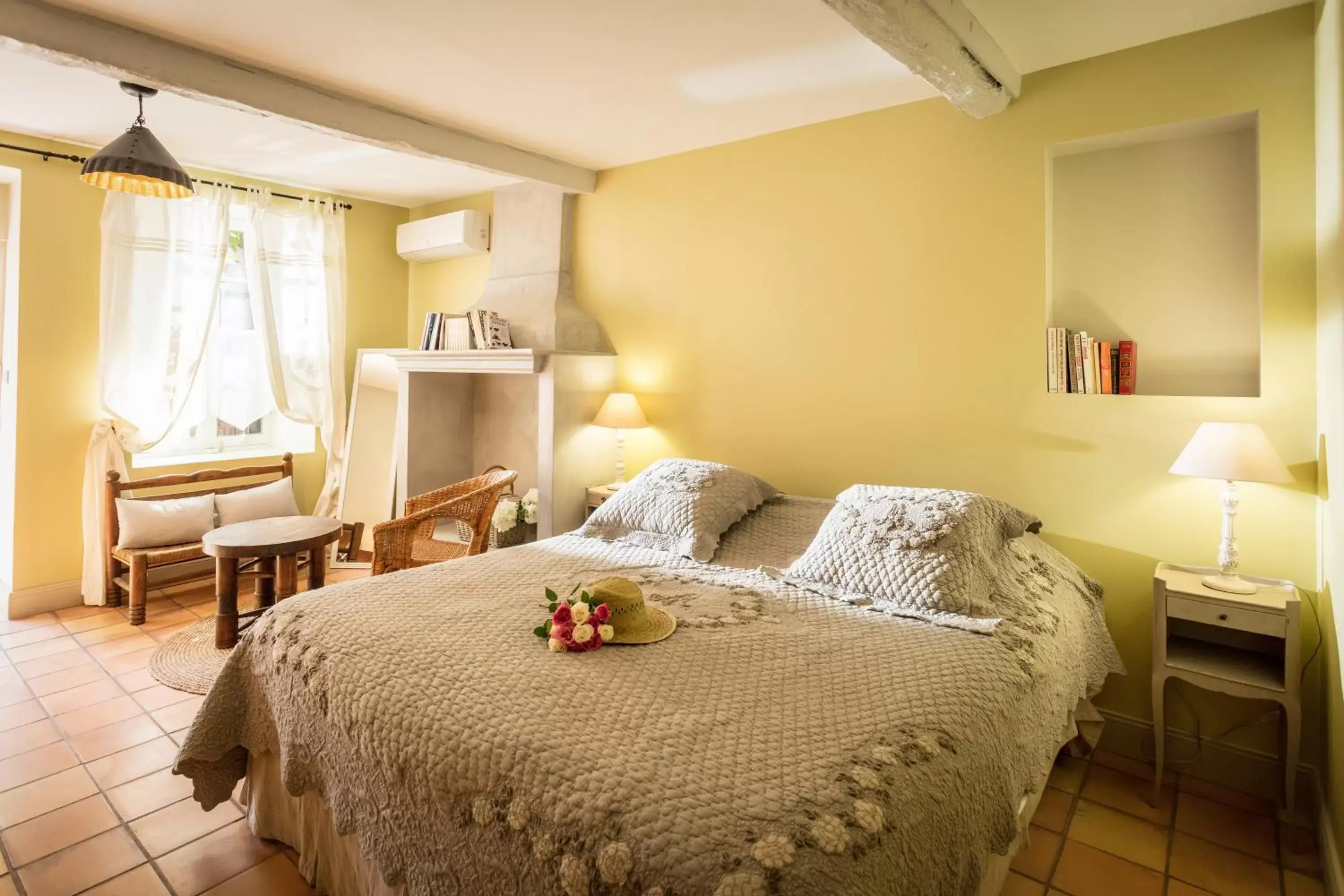 Photo of the whole room, Bed in Château le Bouïs