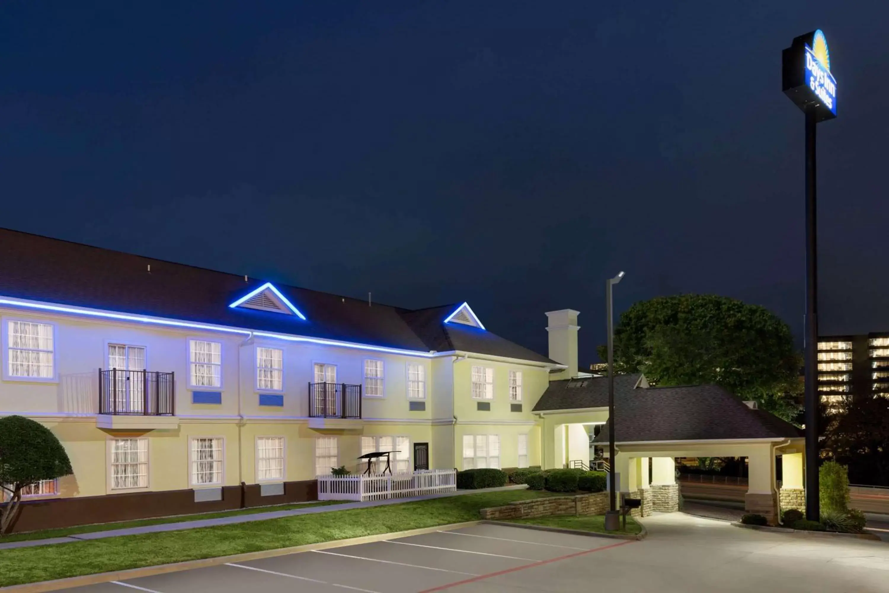 Property Building in Days Inn & Suites by Wyndham DFW Airport South-Euless