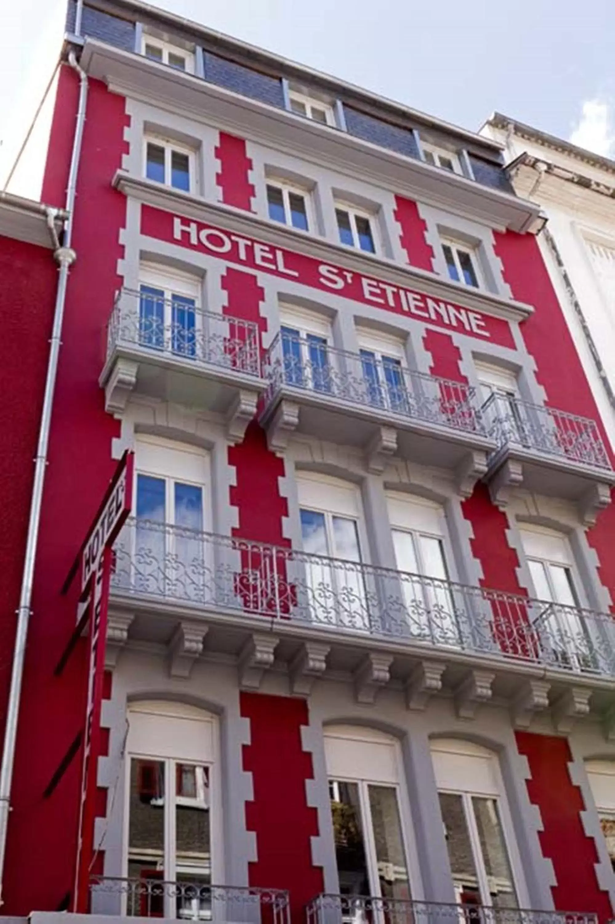 Facade/entrance, Property Building in Hôtel Saint Etienne