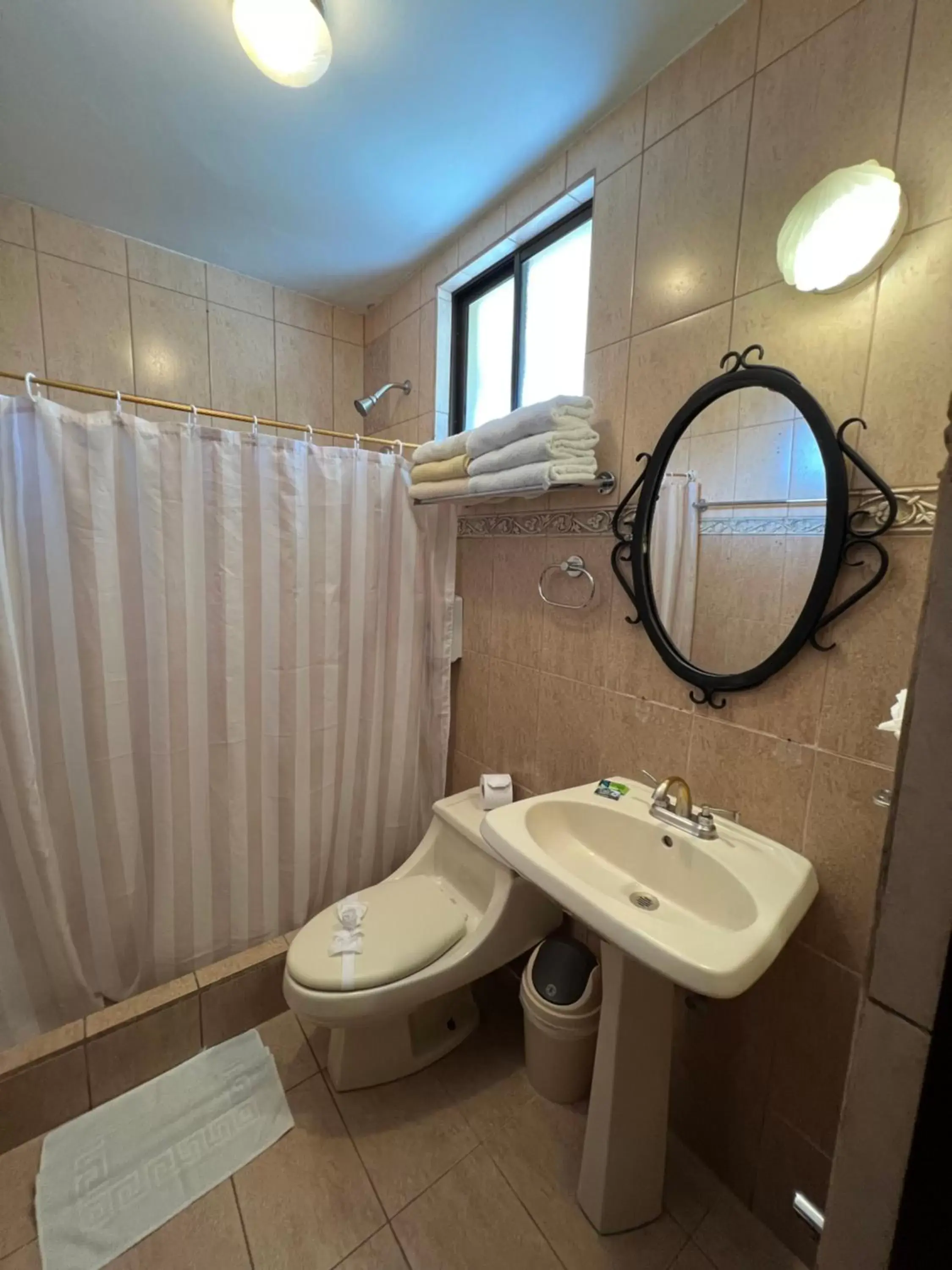 Bathroom in Balcon del Mar Beach Front Hotel