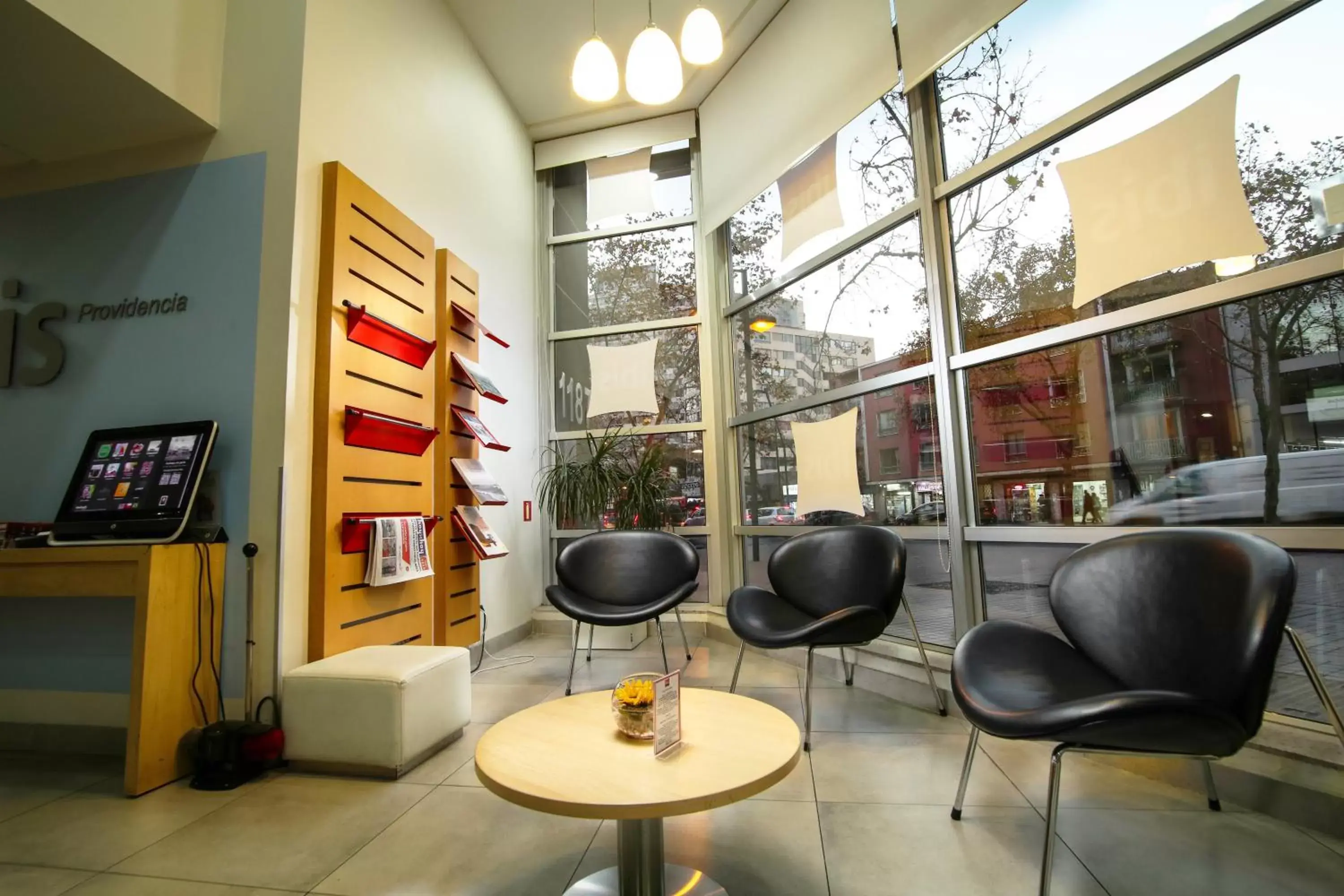 Seating area, Lobby/Reception in ibis Santiago Providencia