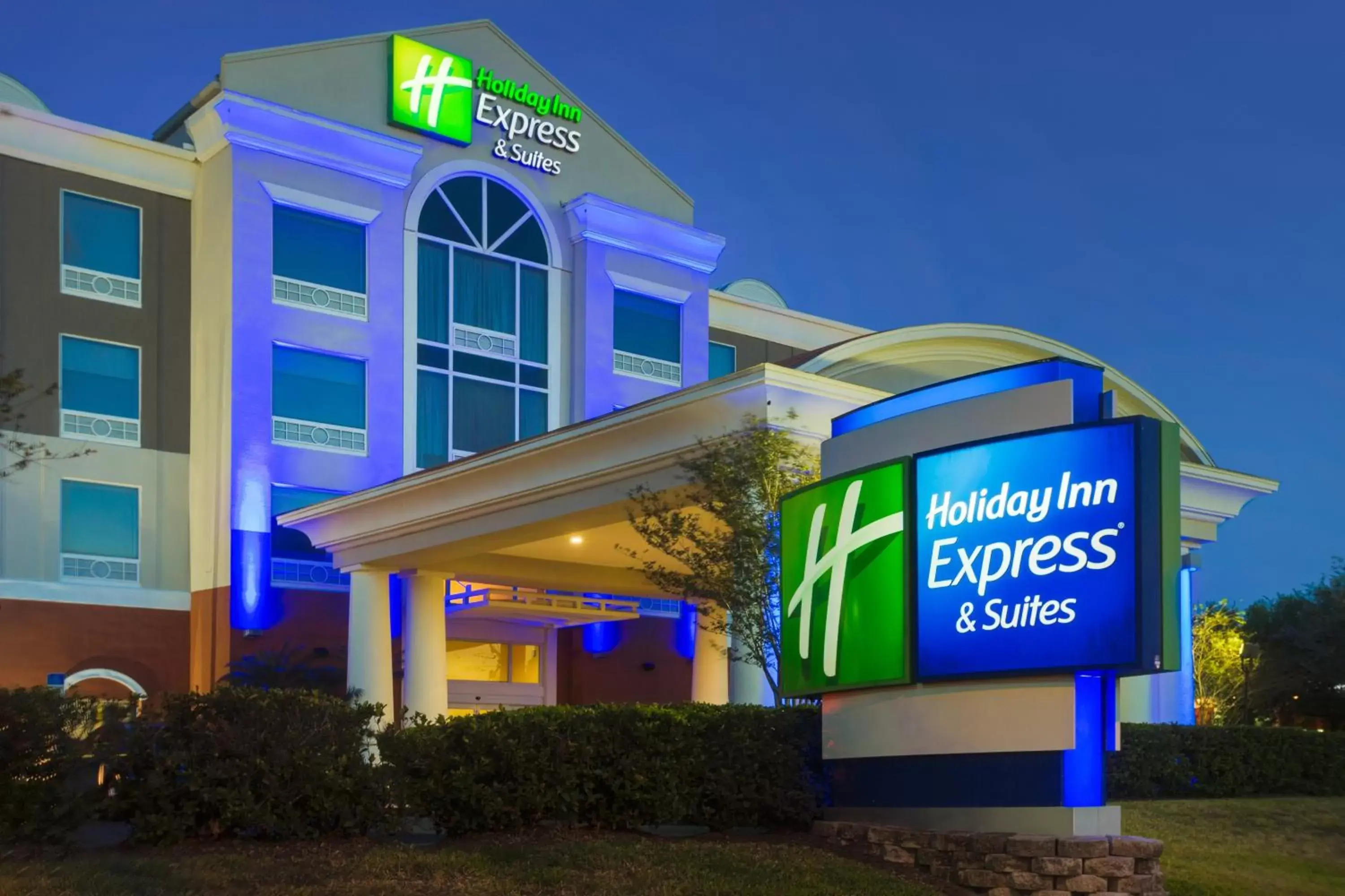 Property Building in Holiday Inn Express Hotel & Suites Tampa-Fairgrounds-Casino, an IHG Hotel