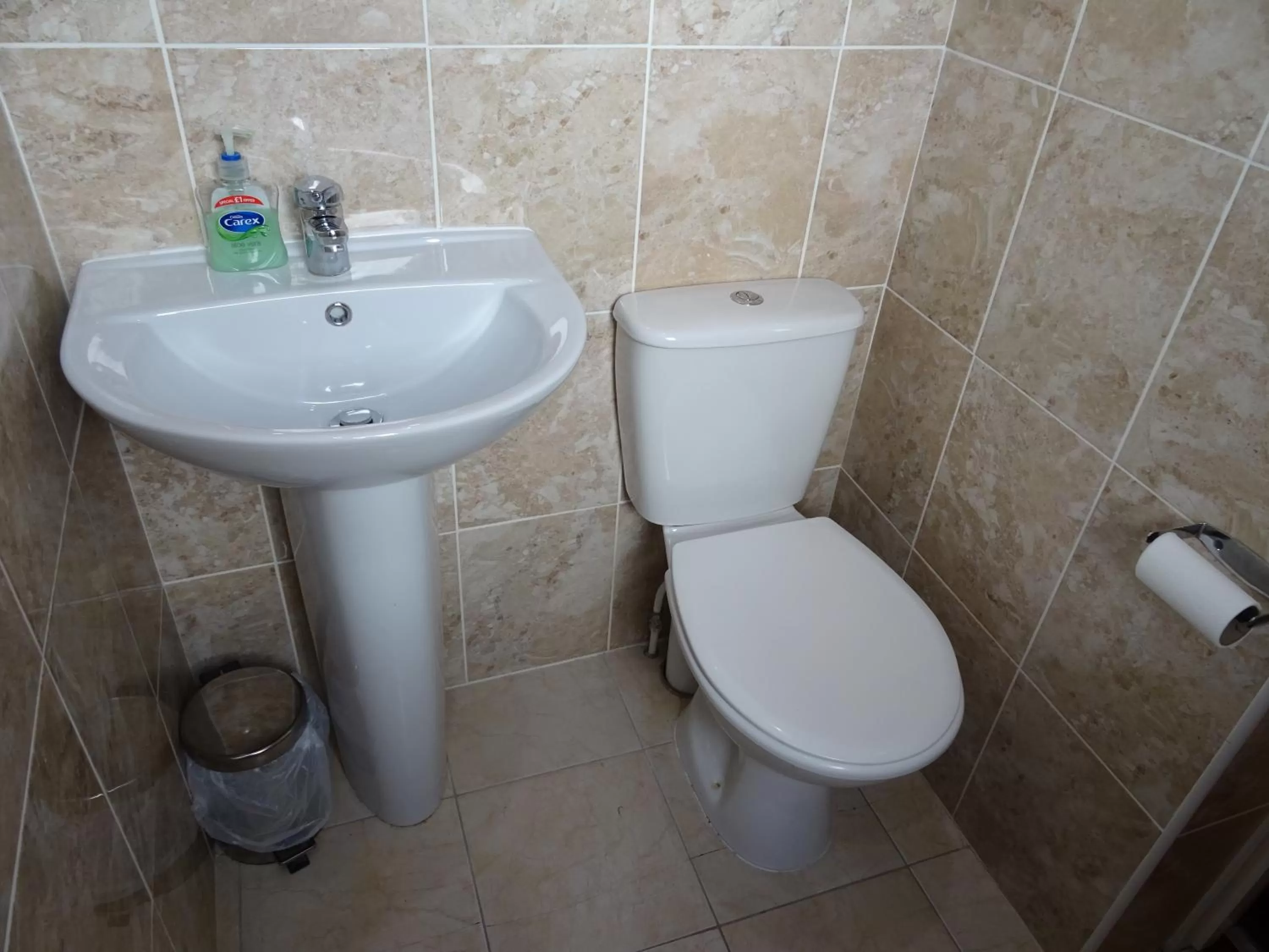 Bathroom in The Gatwick White House Hotel