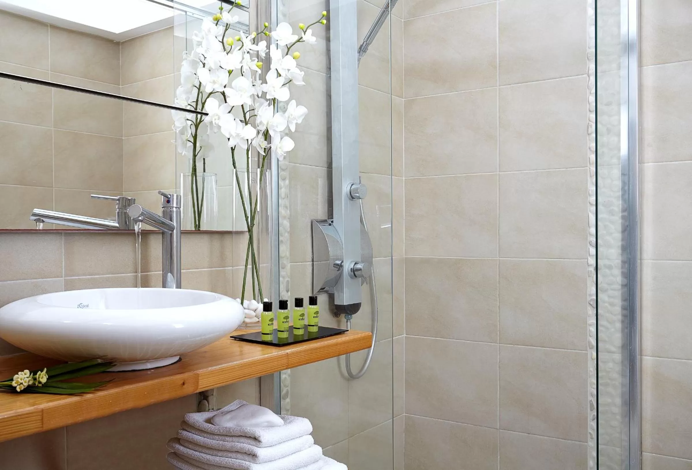 Bathroom in Callia Retreat Suites - Adults Only