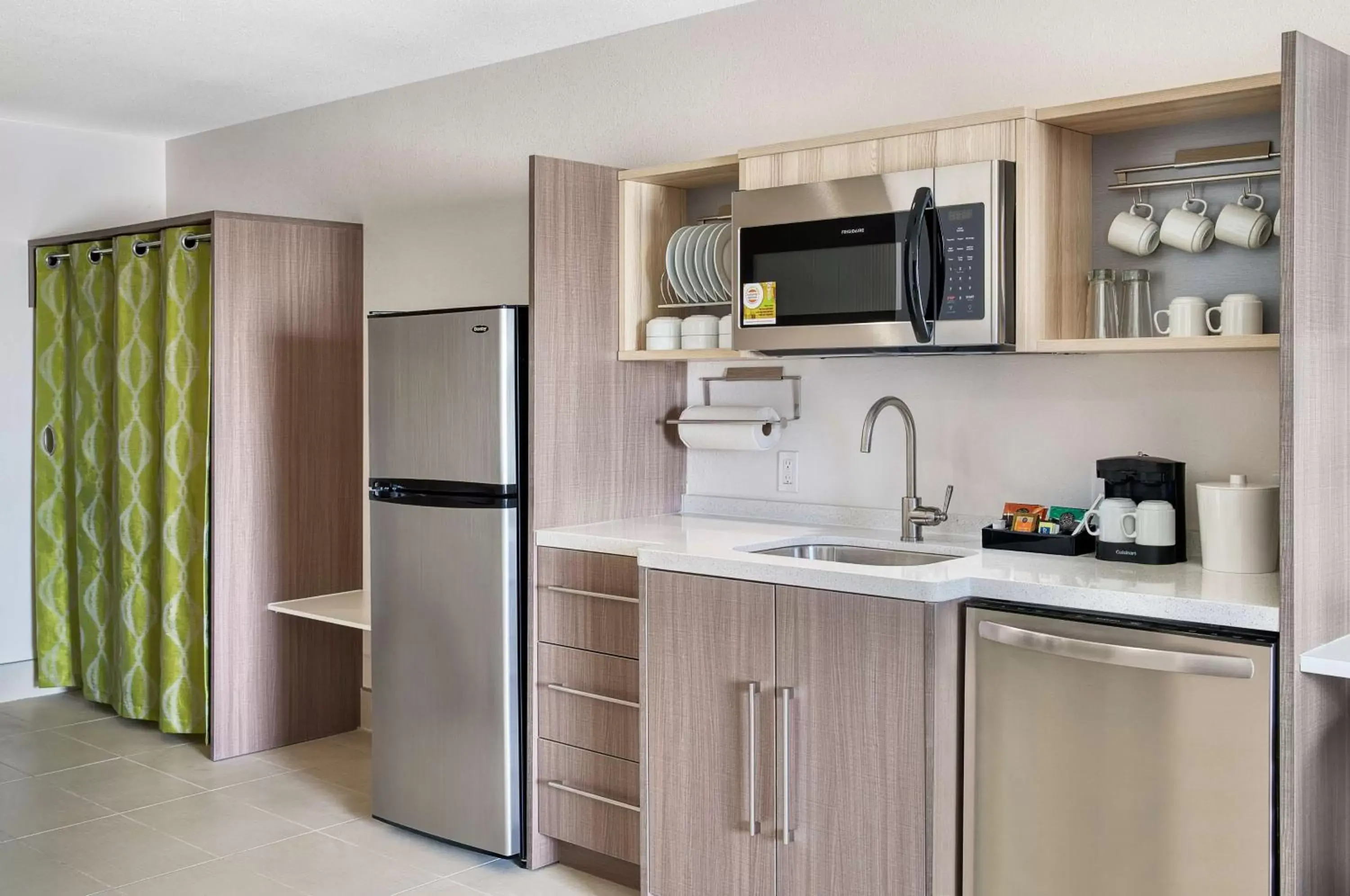 Kitchen or kitchenette, Kitchen/Kitchenette in Home2 Suites By Hilton Batesville