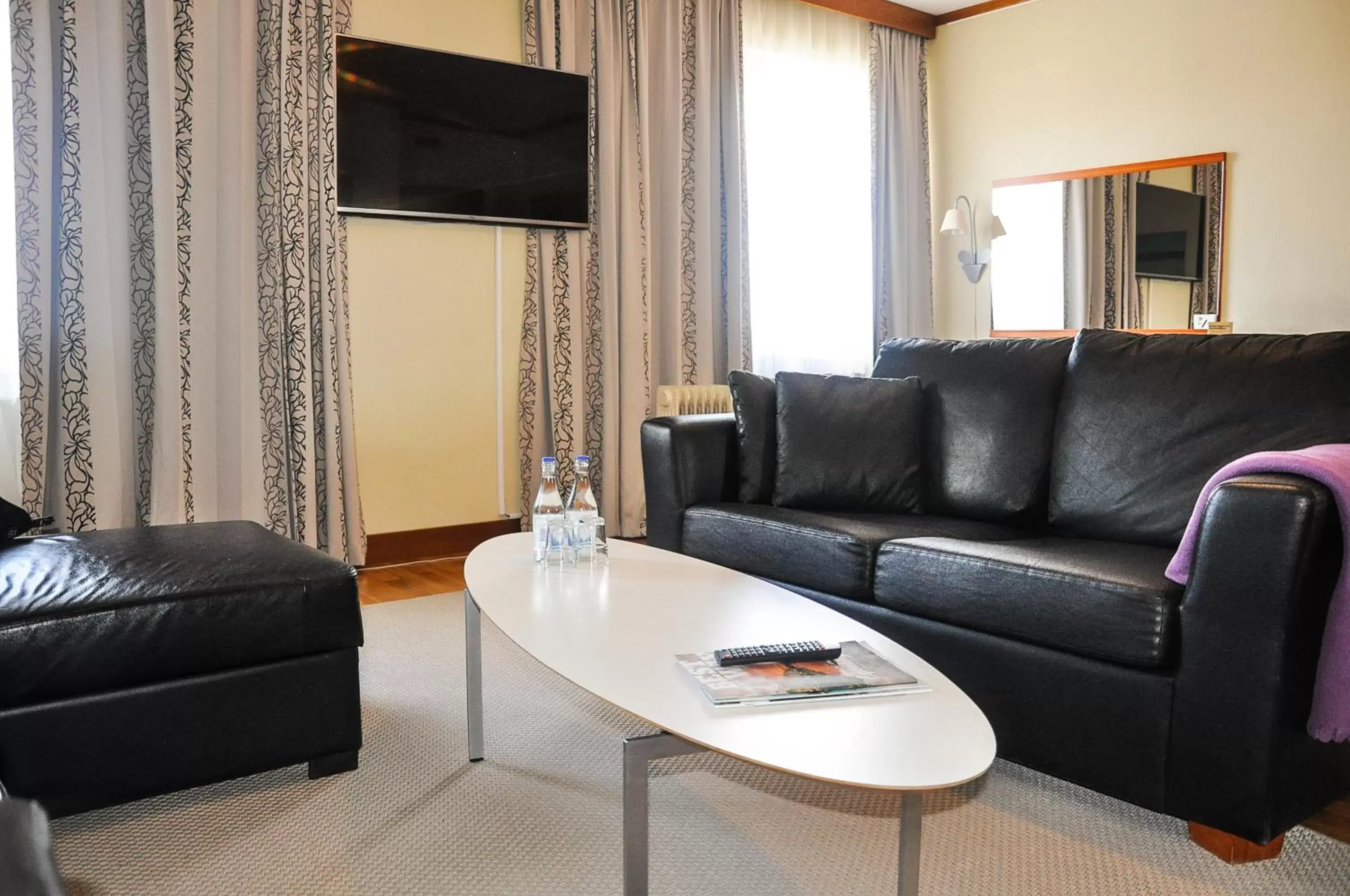 Living room, Seating Area in Best Western Plaza Hotel