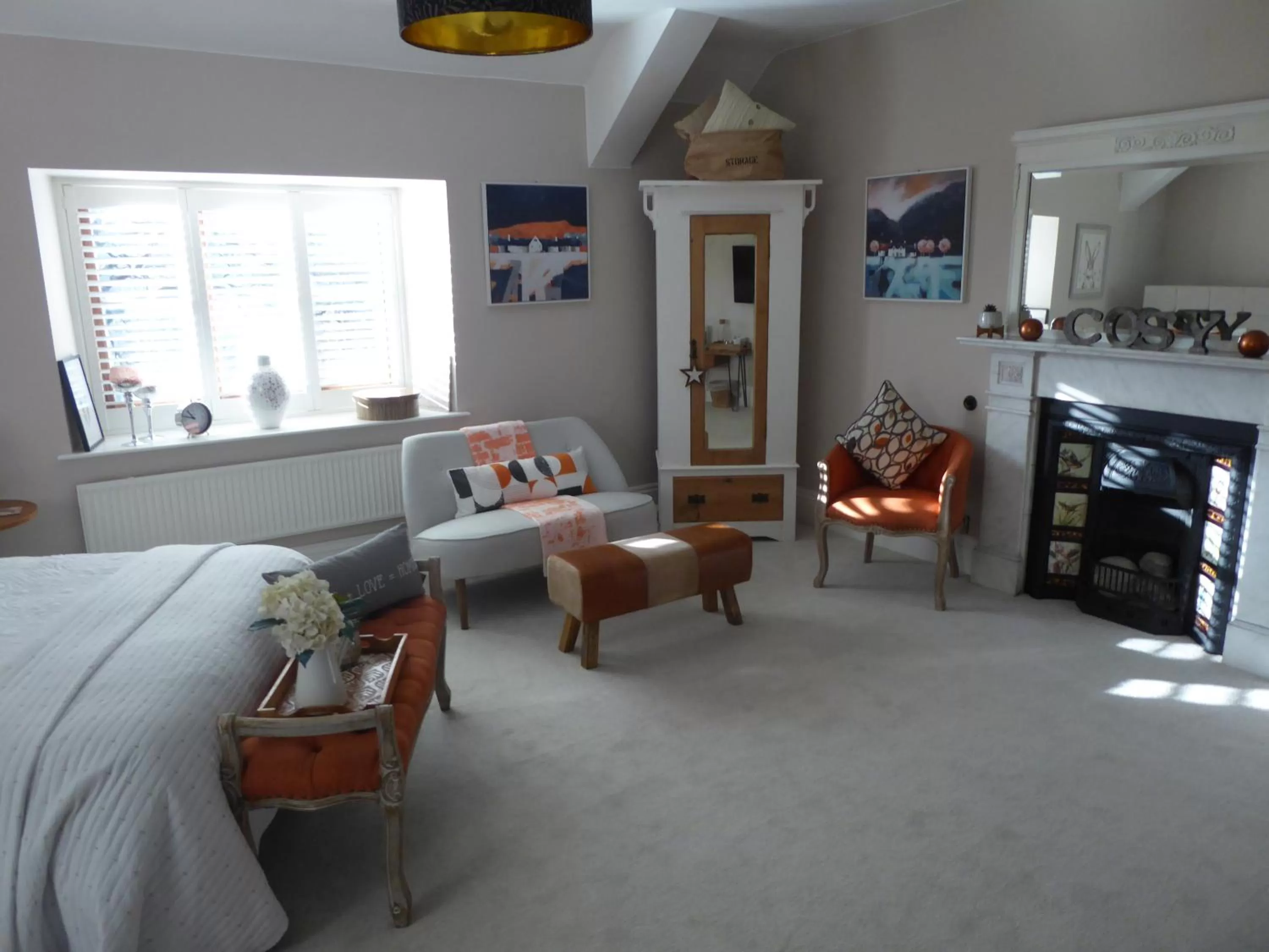 Bed, Seating Area in The Skreen