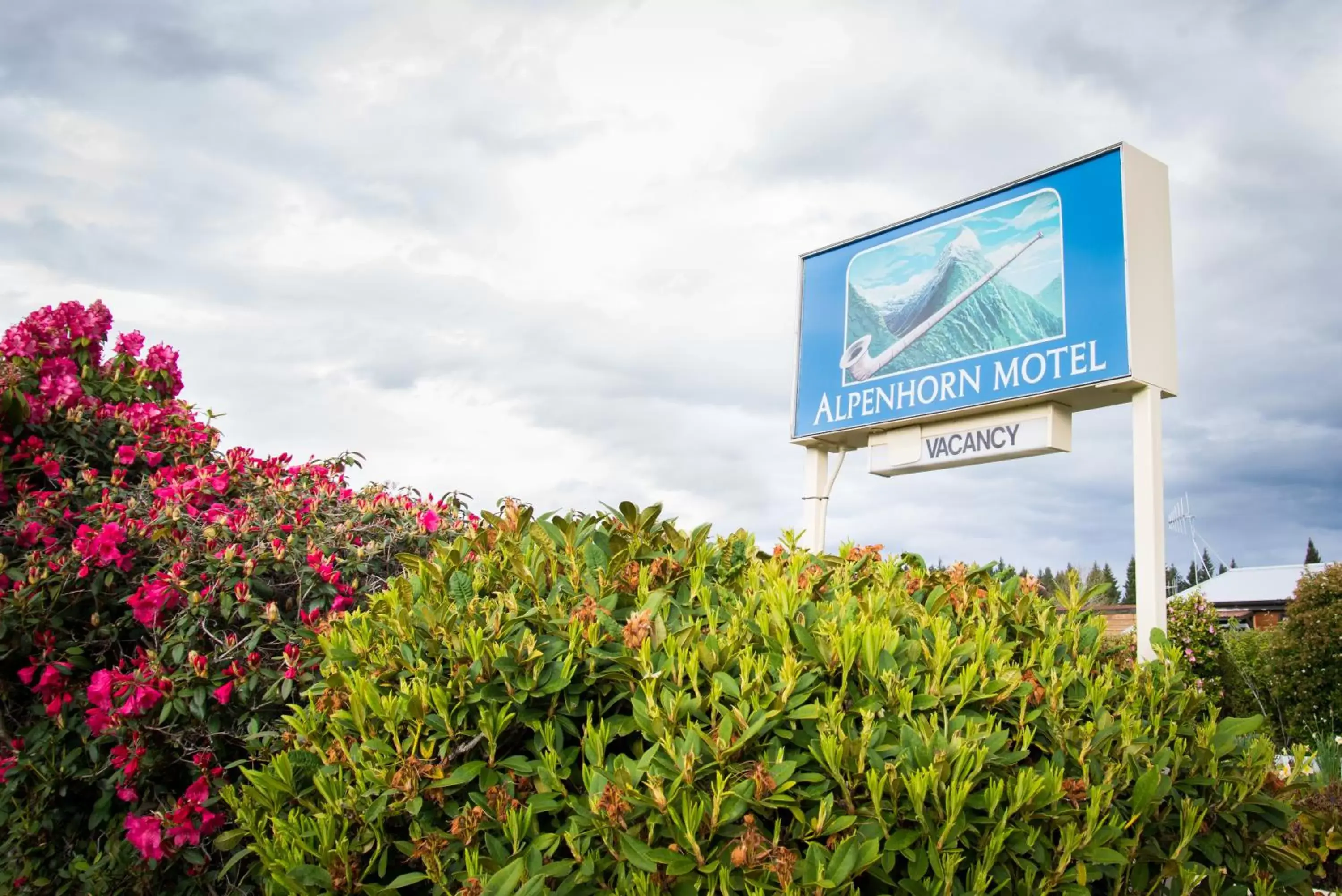 Day, Property Logo/Sign in Alpenhorn Motel