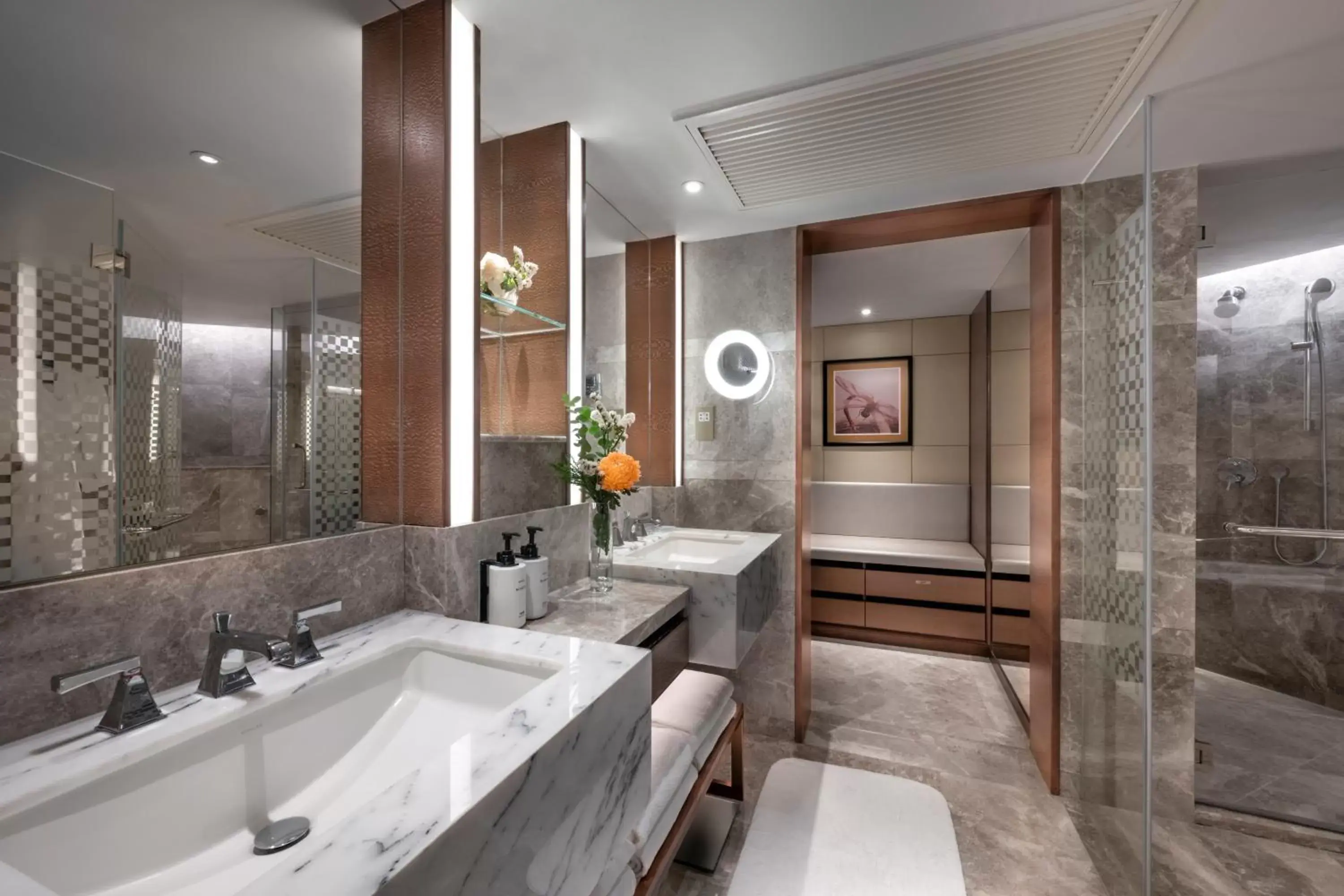 Bathroom in InterContinental Grand Stanford Hong Kong, an IHG Hotel