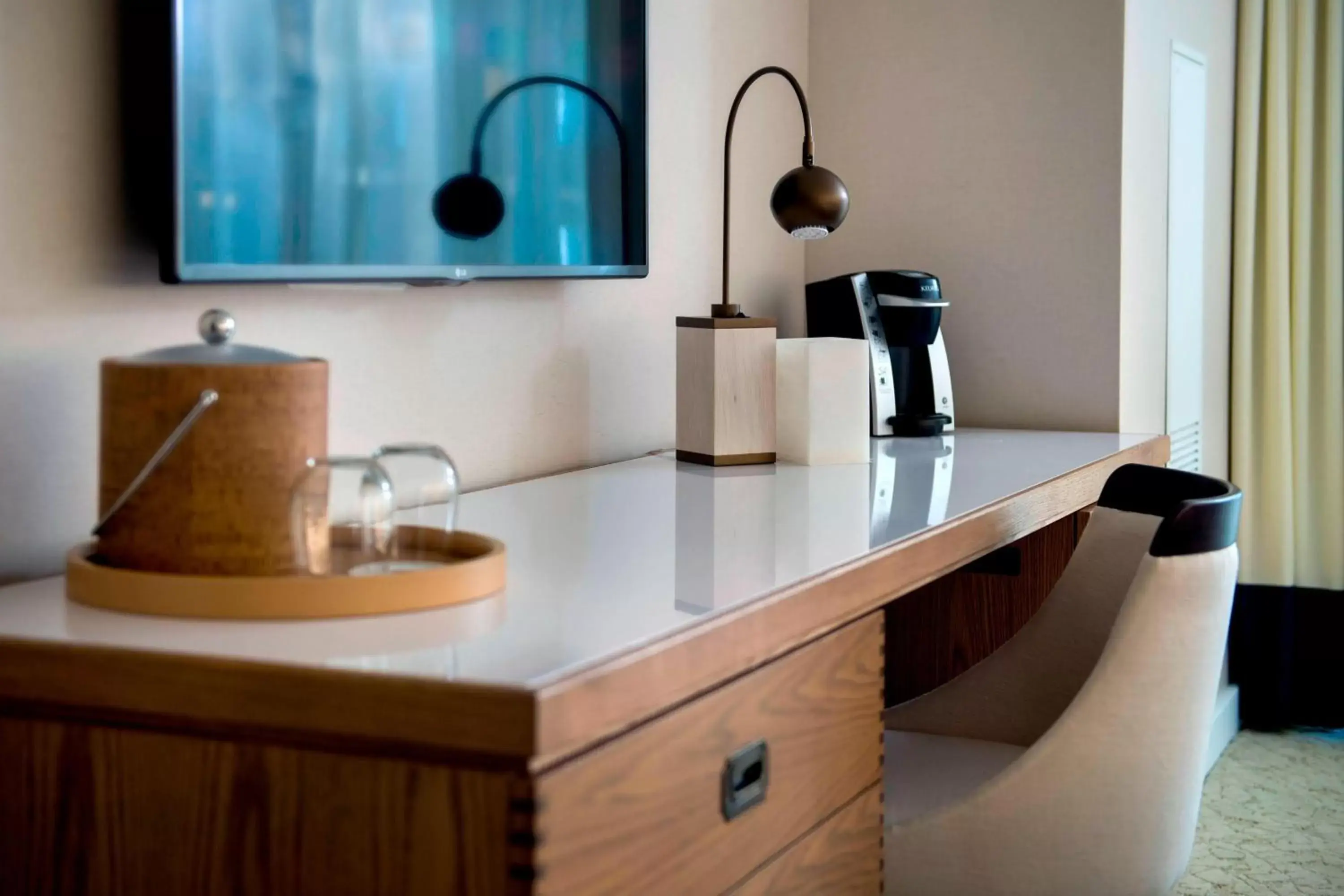 Photo of the whole room, Kitchen/Kitchenette in Newport Marriott Hotel & Spa