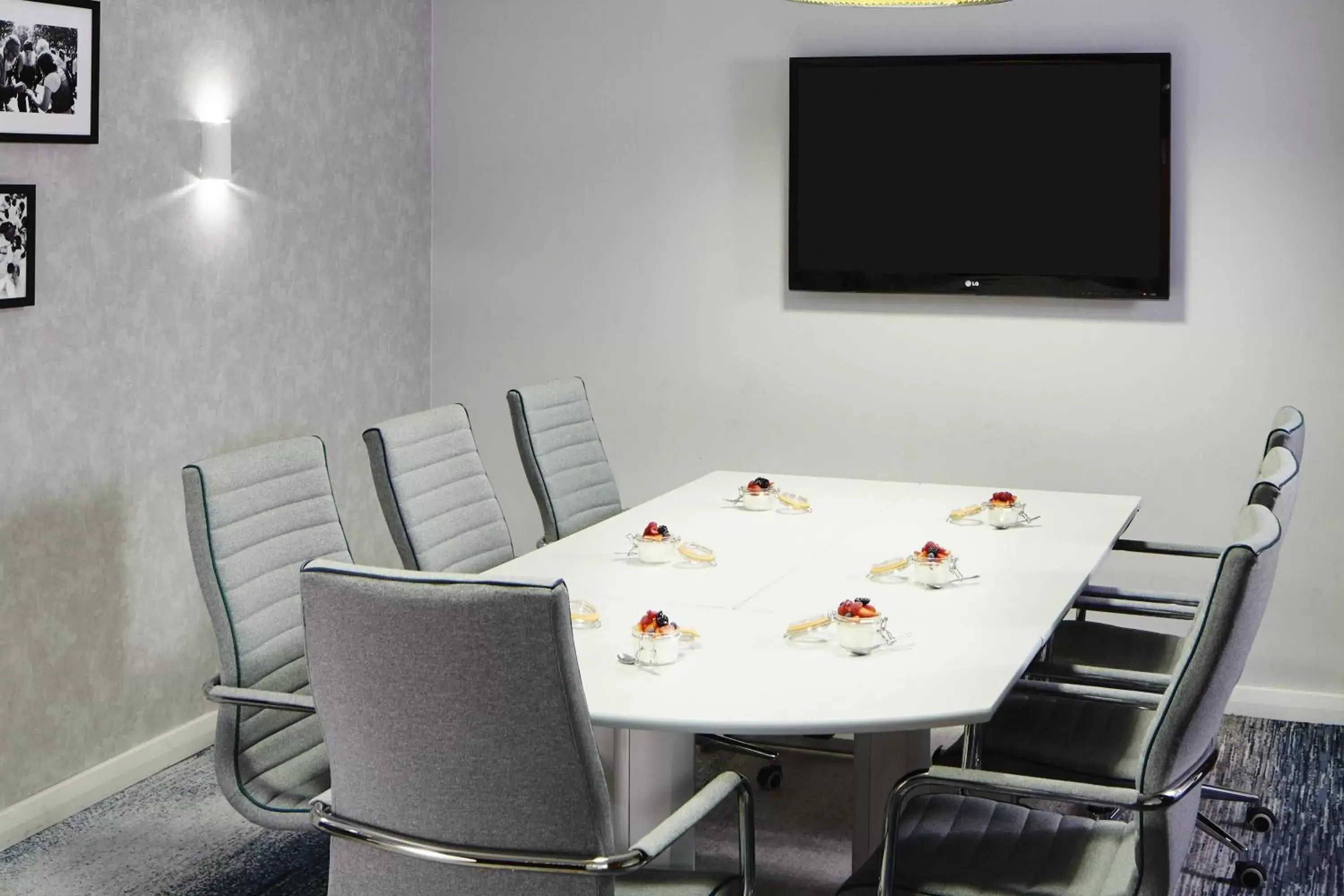 Meeting/conference room, TV/Entertainment Center in London Marriott Hotel Marble Arch