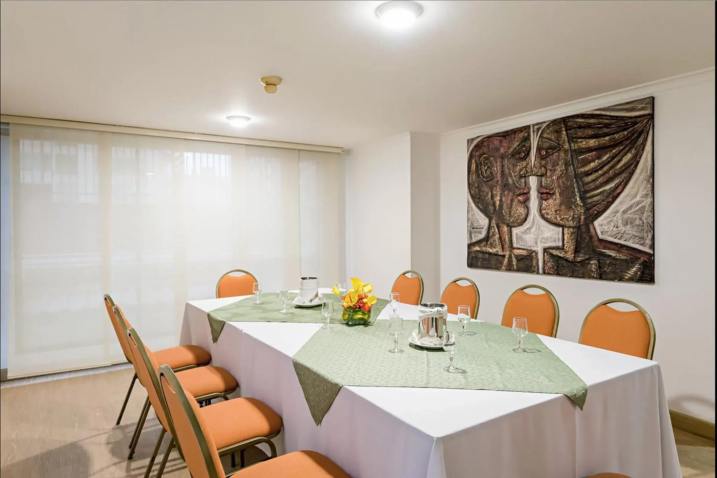 Banquet/Function facilities, Dining Area in Hotel Parque 97 Suites