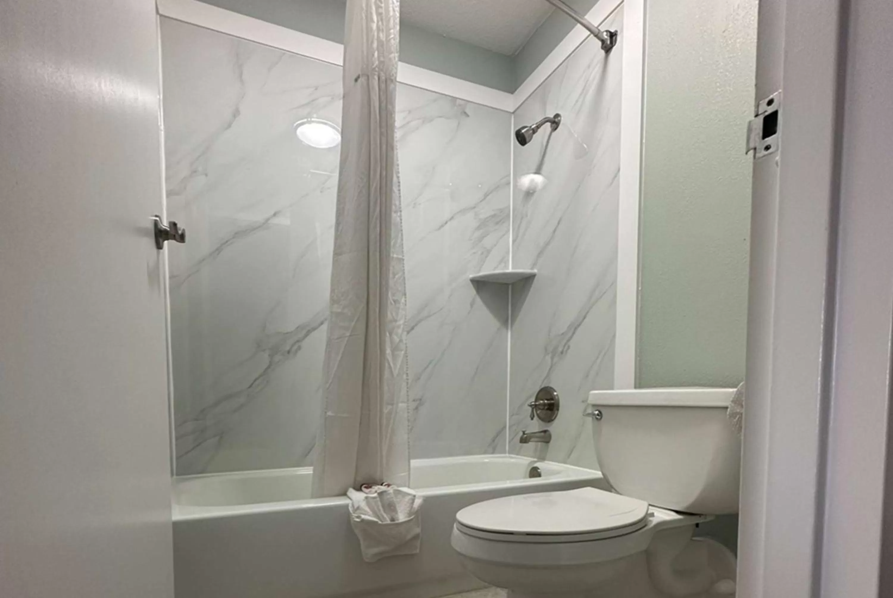 Bathroom in Days Inn & Suites by Wyndham Jennings