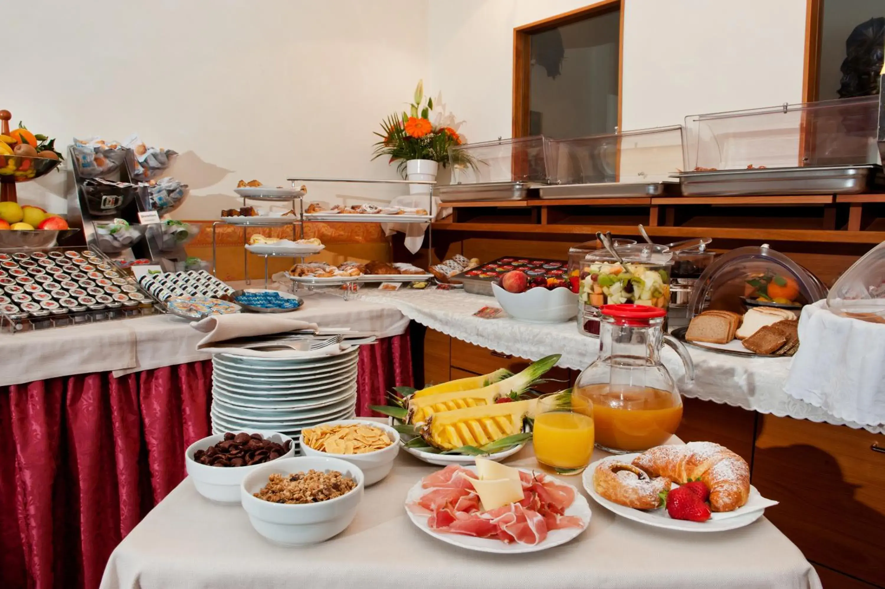 Restaurant/places to eat, Breakfast in Hotel Vivit ***S