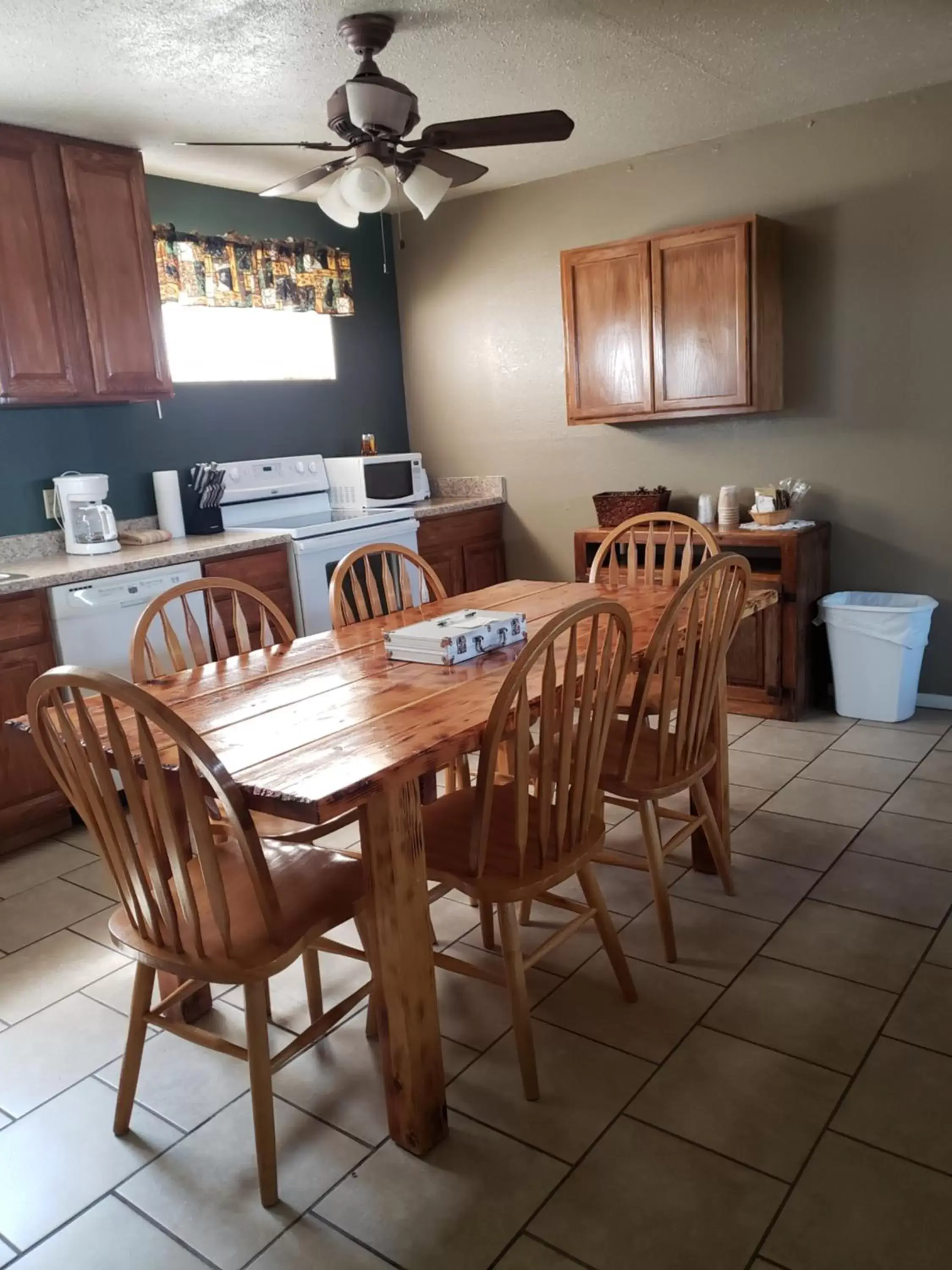 Dining area, Restaurant/Places to Eat in Flaming Gorge Resort