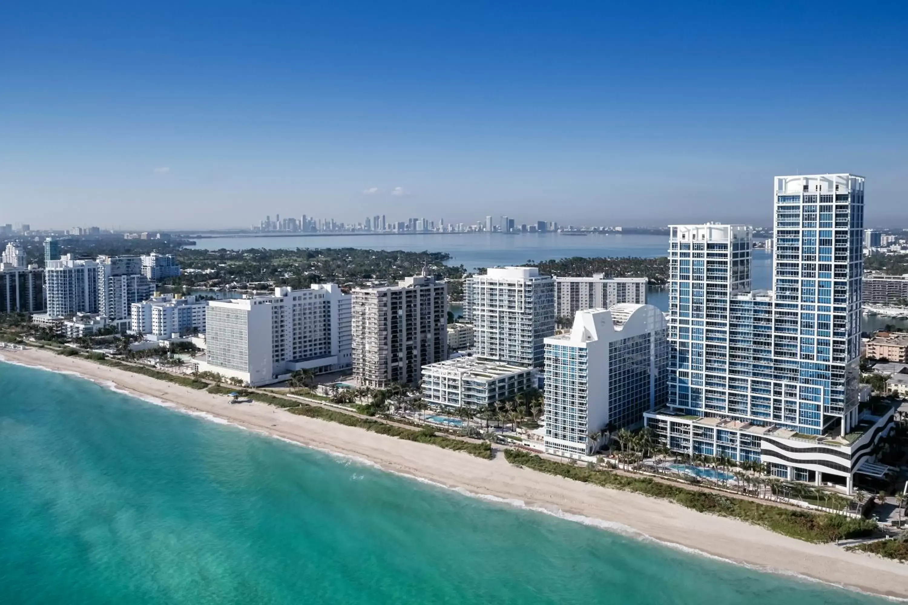 Beach, Bird's-eye View in Carillon Miami Wellness Resort