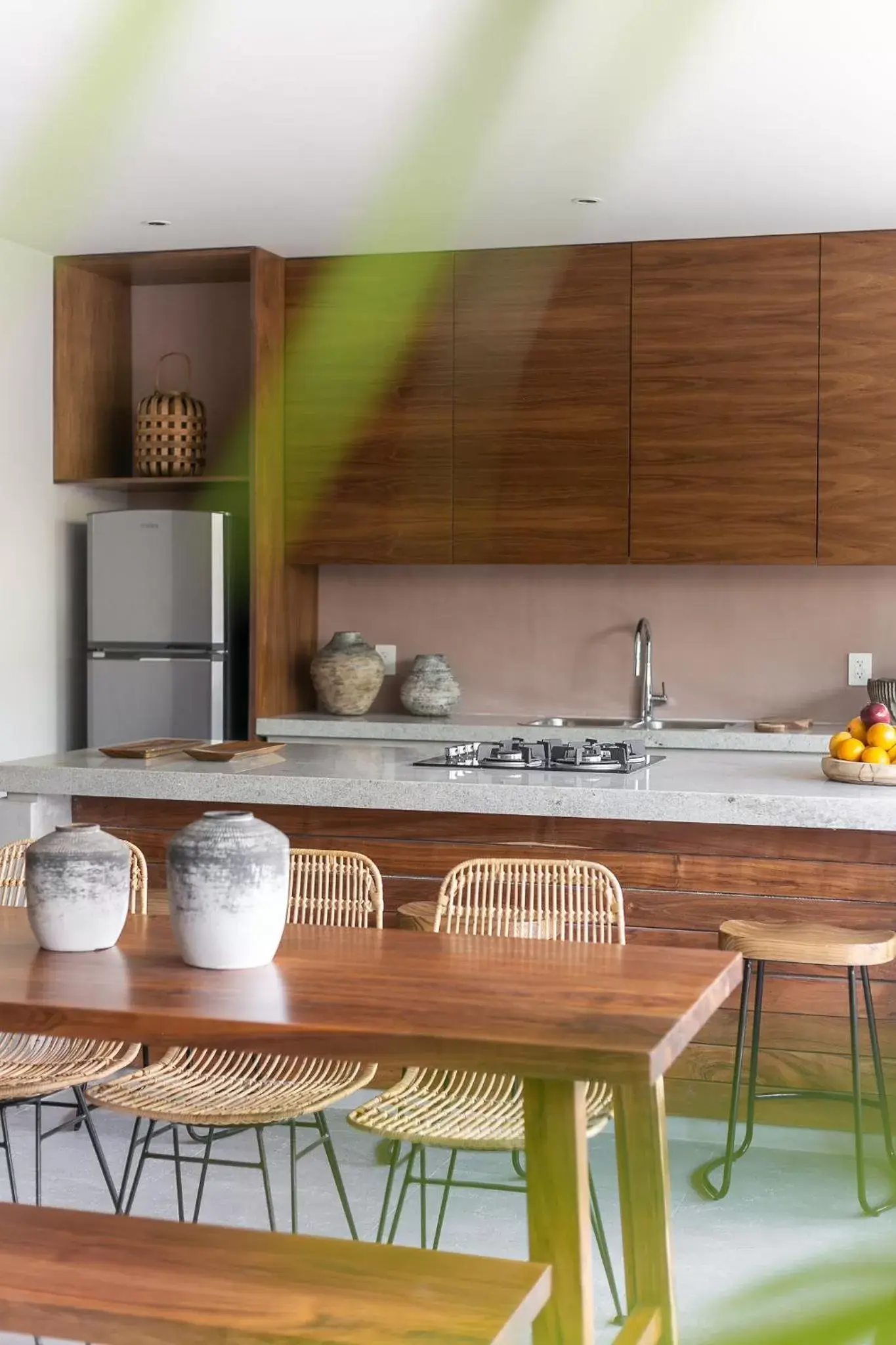 Dining area, Kitchen/Kitchenette in Zereno Boutique Hotel