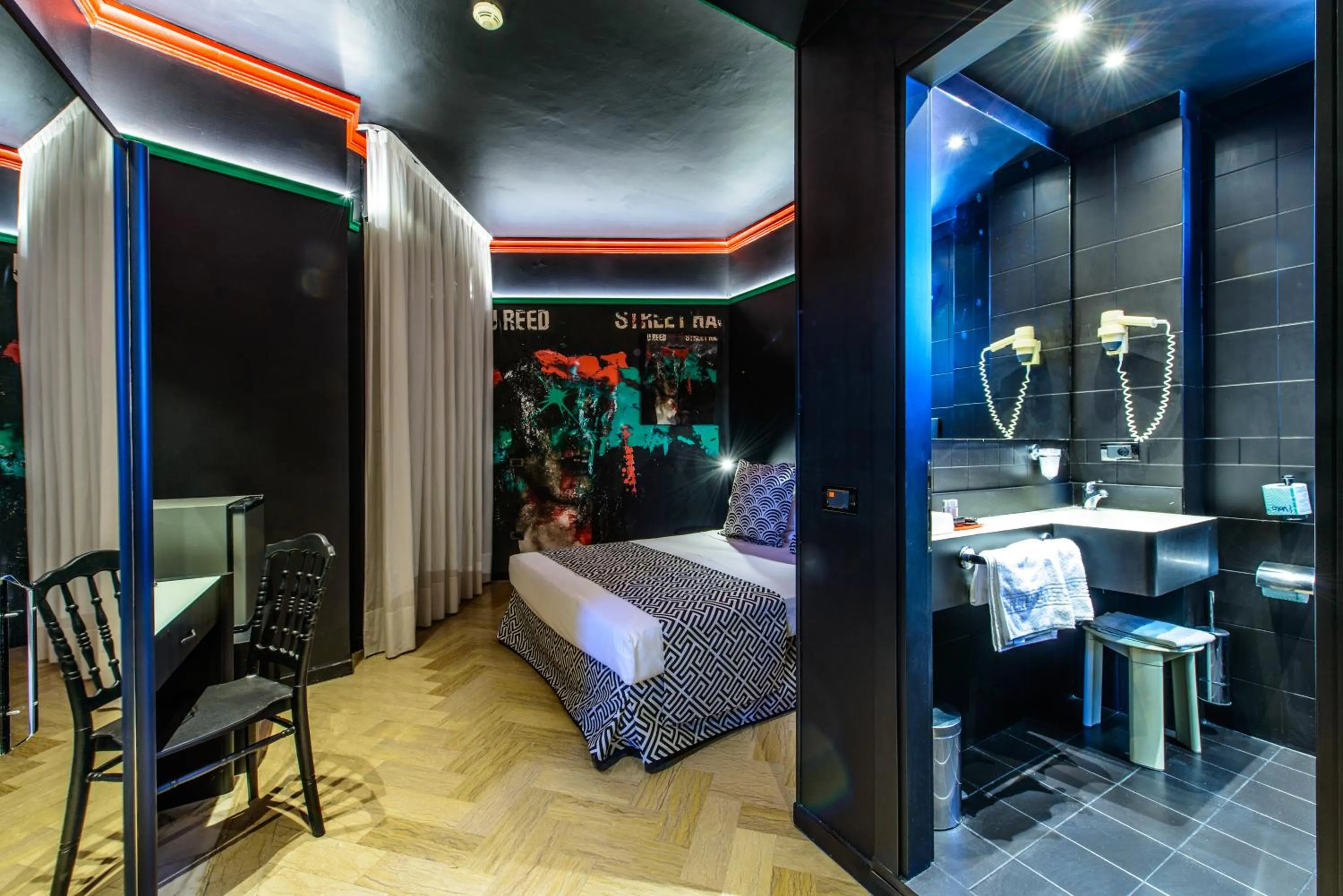 Bedroom, Bed in Admiral Art Hotel