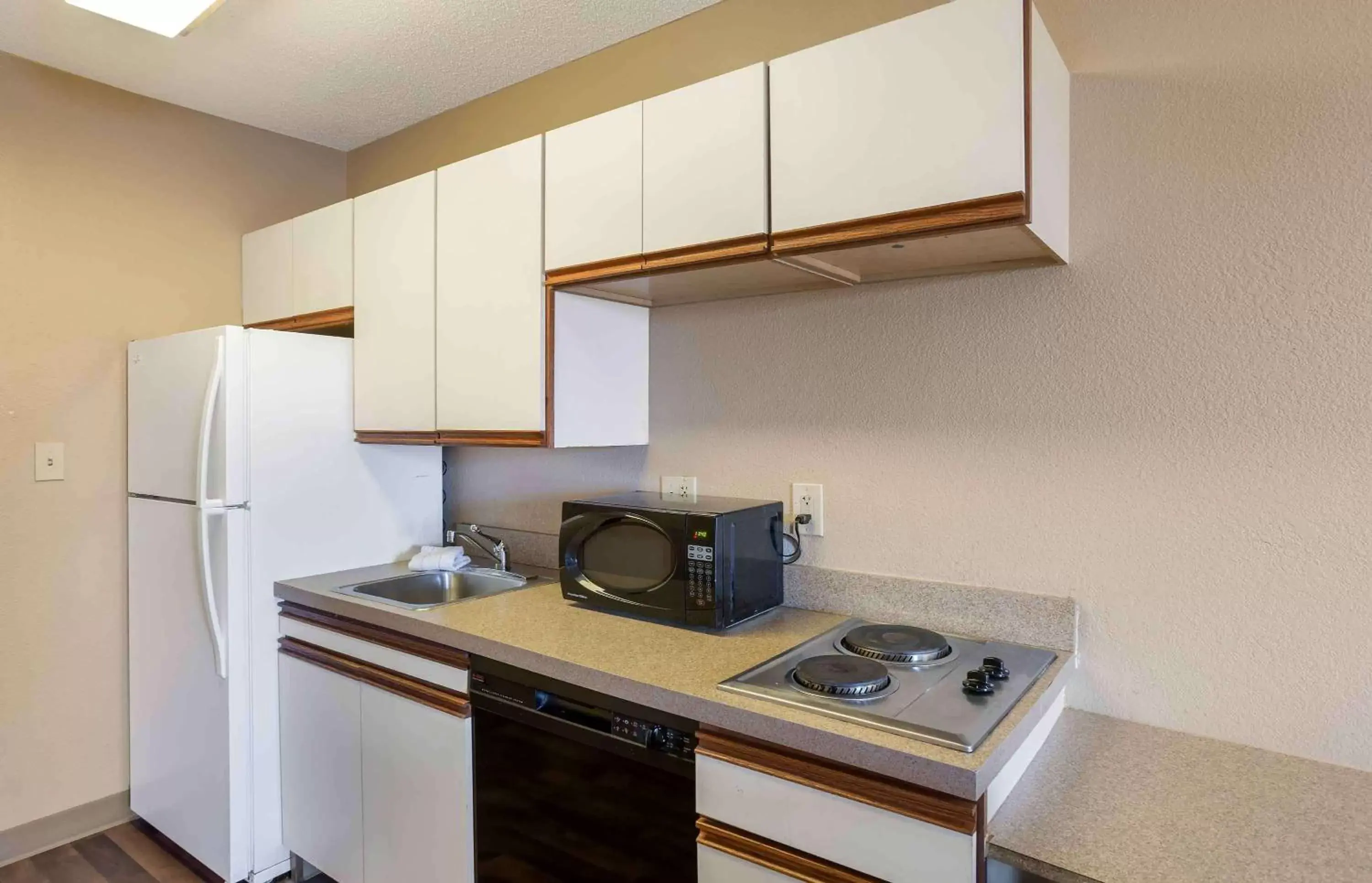 Bedroom, Kitchen/Kitchenette in Extended Stay America Suites - Wilkes-Barre - Hwy 315