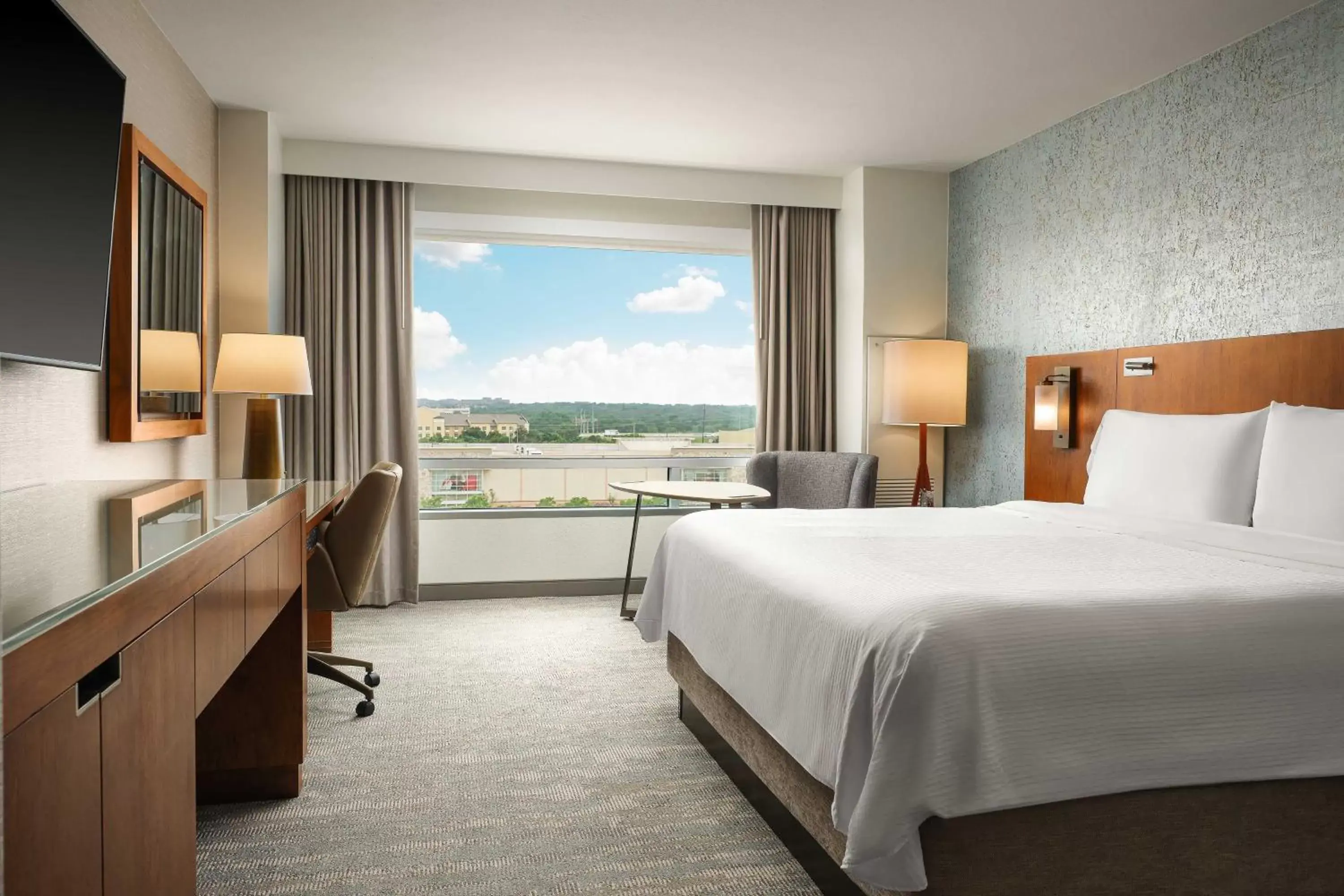 Photo of the whole room, Mountain View in The Westin Austin at The Domain