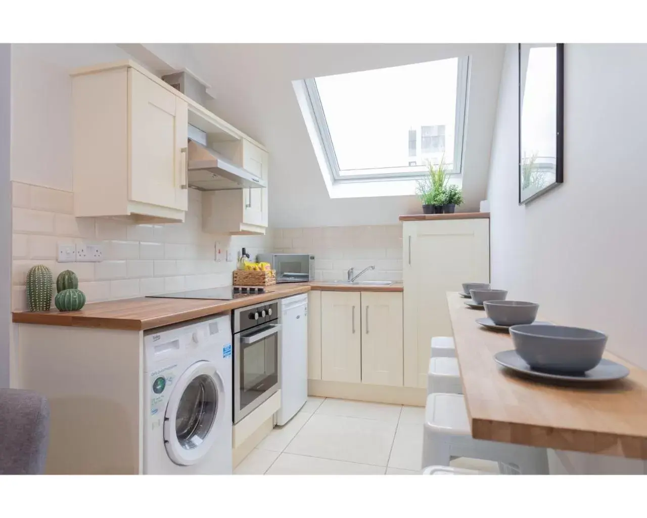 Kitchen or kitchenette, Kitchen/Kitchenette in Central Belfast Apartments Camden Street