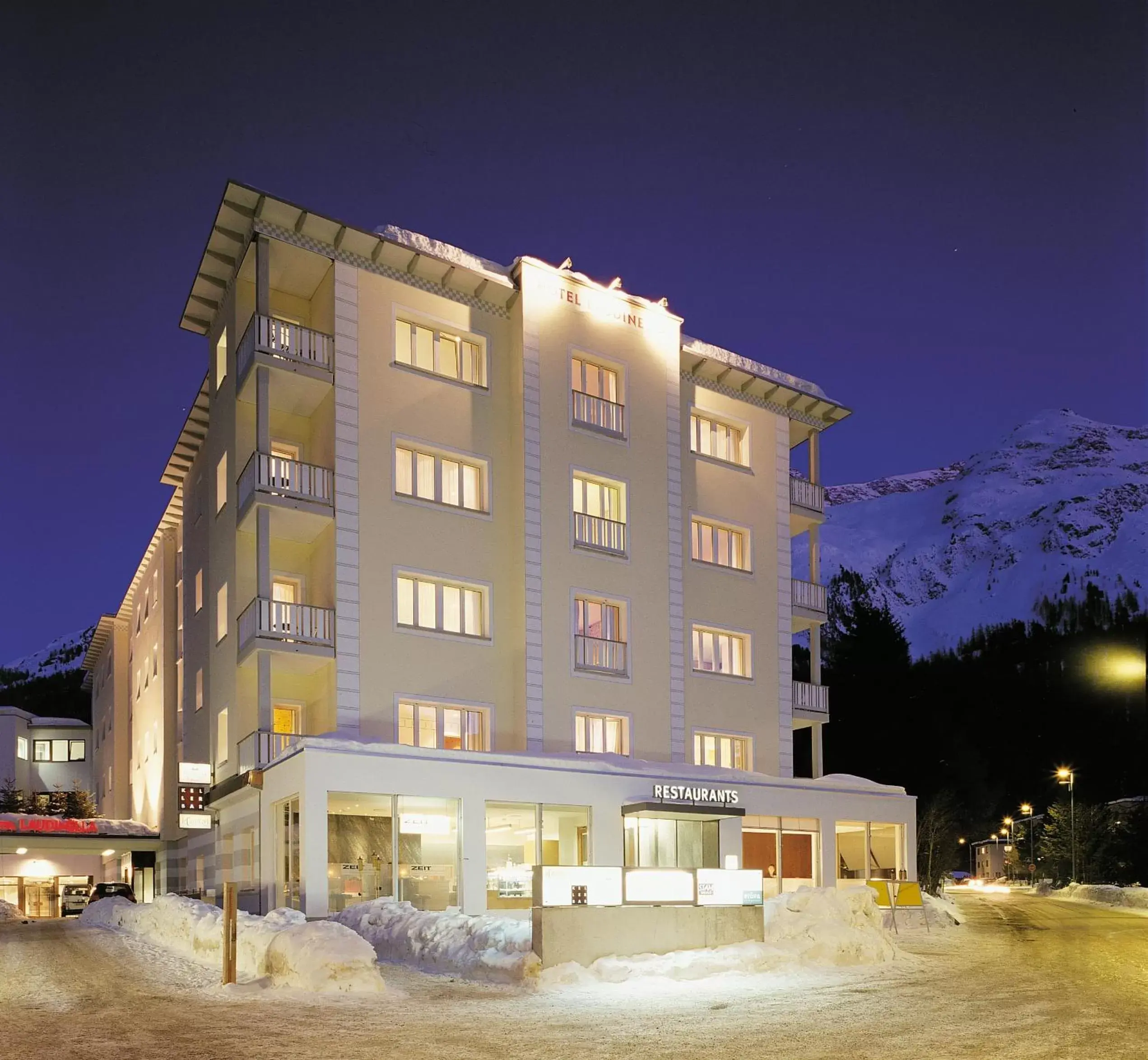 Facade/entrance, Property Building in Hotel Laudinella