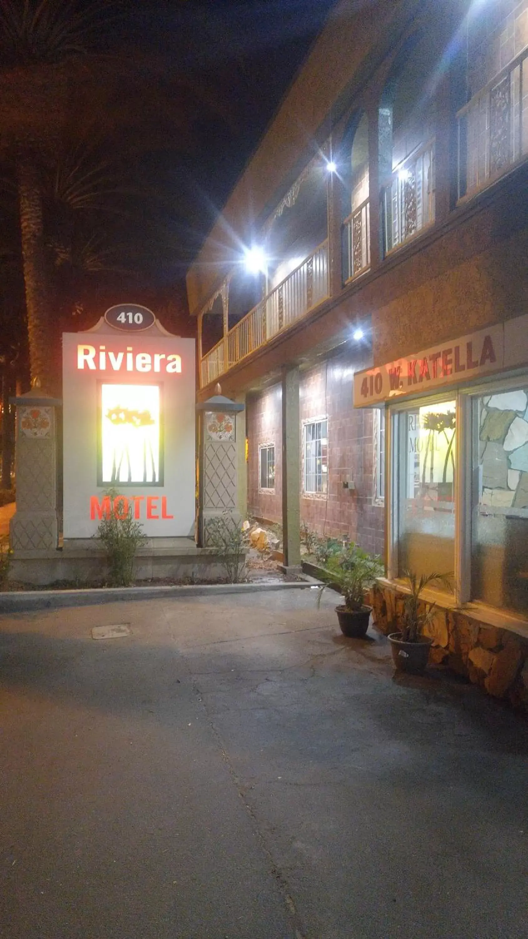 Facade/entrance in Riviera Motel Facade/entrance in Riviera Motel
