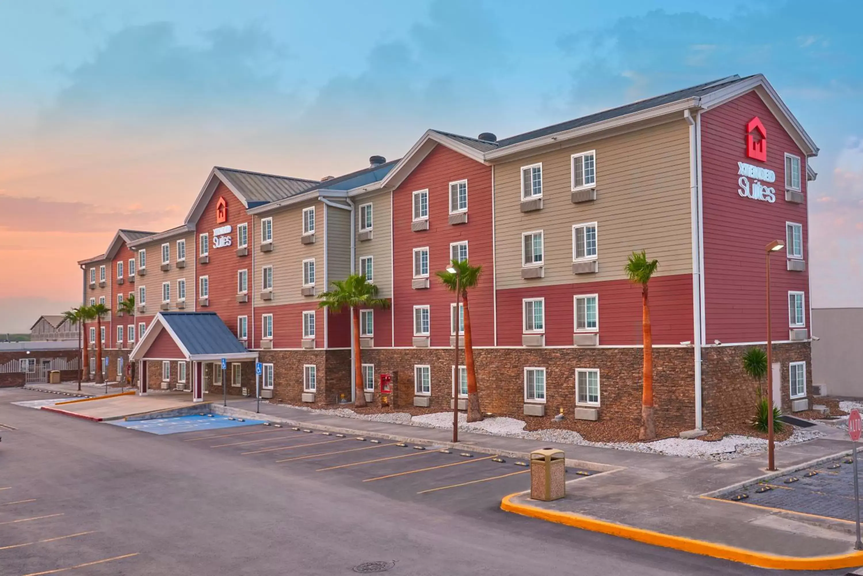 Facade/entrance in Extended Suites Monterrey Aeropuerto Facade/entrance in Extended Suites Monterrey Aeropuerto
