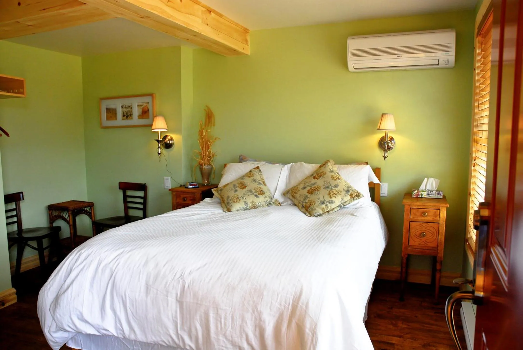 Bed in La Galouine Auberge