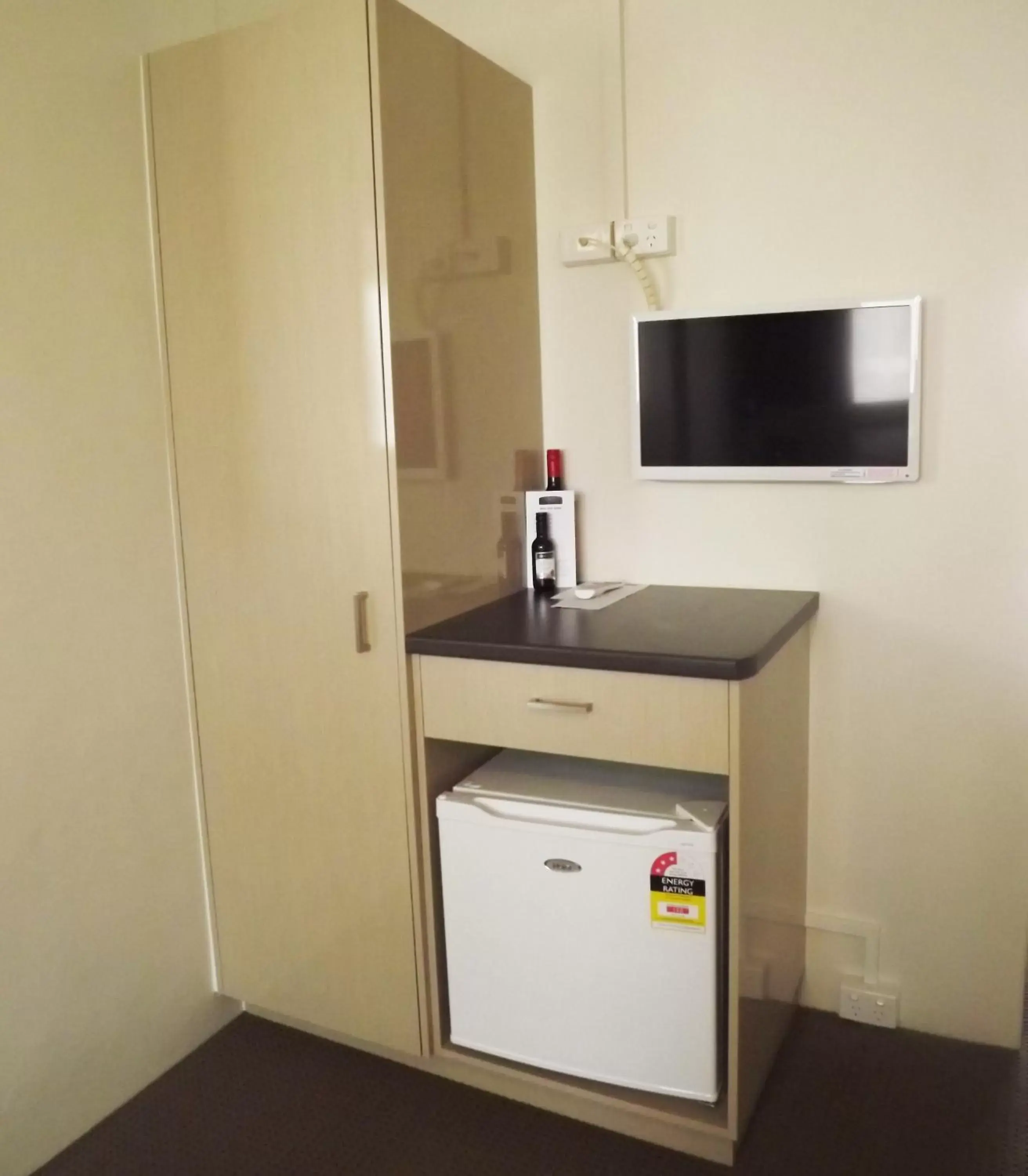 Coffee/tea facilities, TV/Entertainment Center in High Street Motor Inn