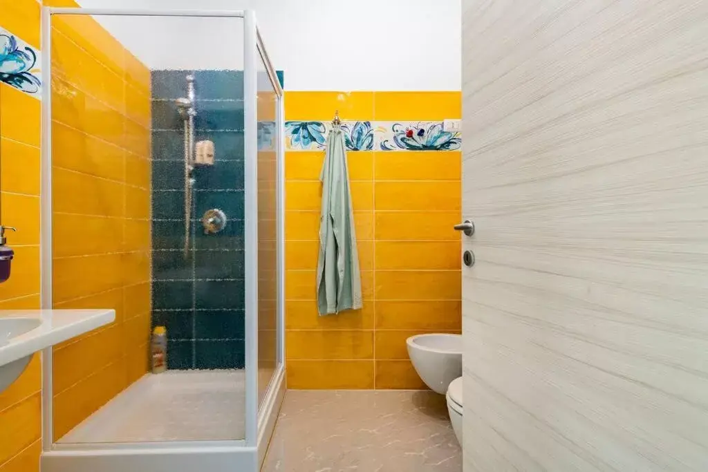 Shower, Bathroom in A Casa di Gi