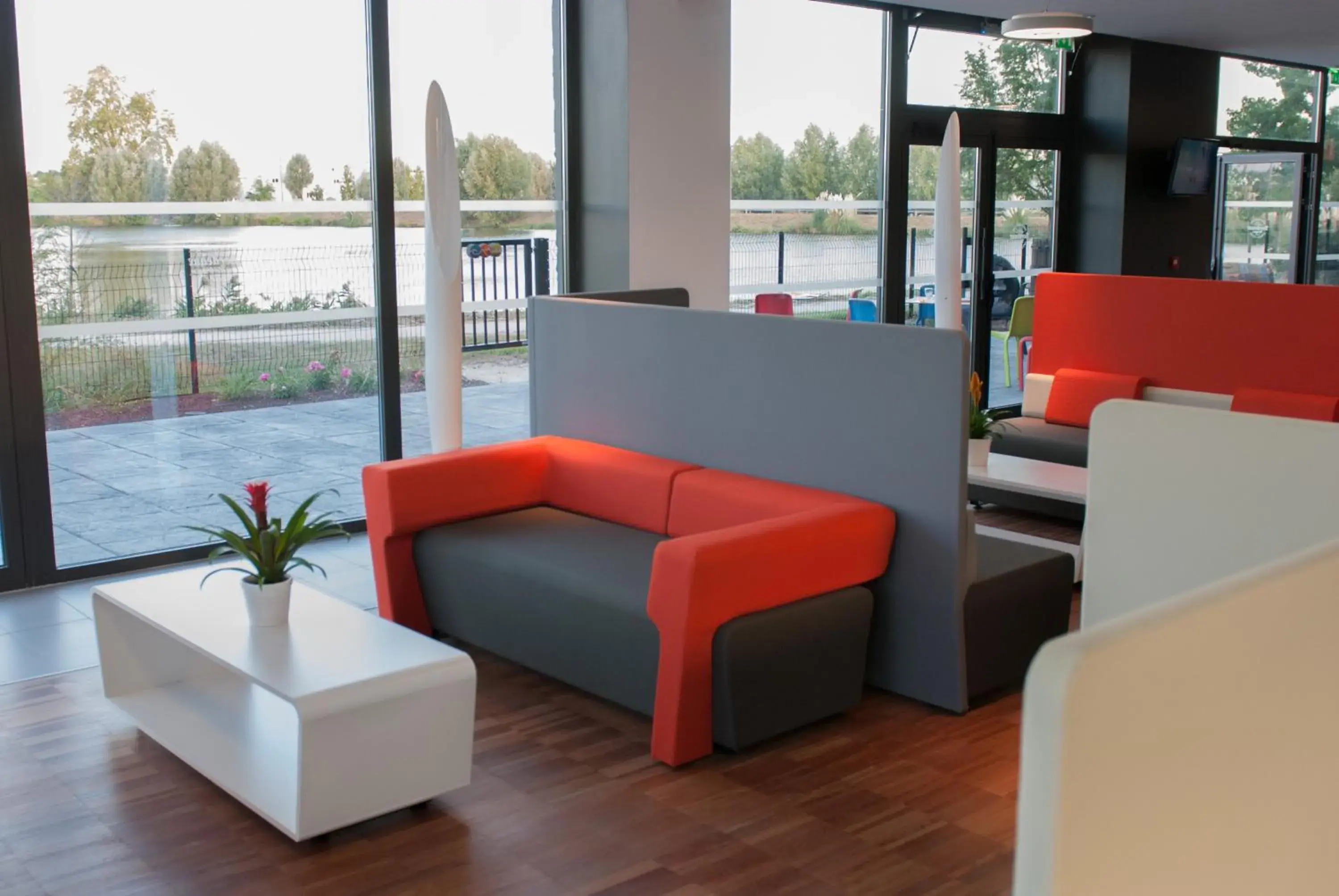 Communal lounge/ TV room in Appart-Hôtel Mer & Golf City Bordeaux - Bruges