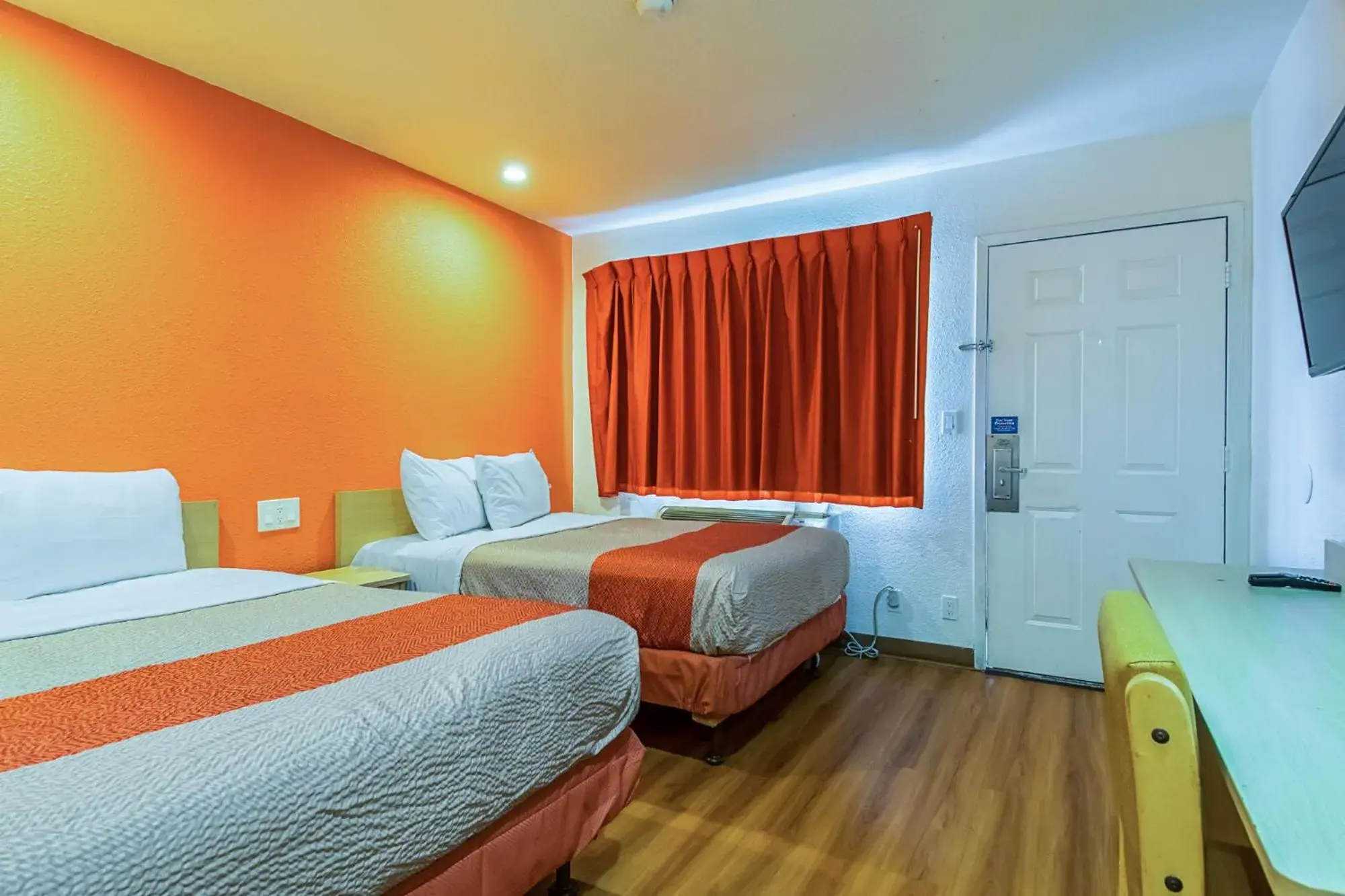 Bed in Motel 6-Bakersfield, CA - Airport Bed in Motel 6-Bakersfield, CA - Airport