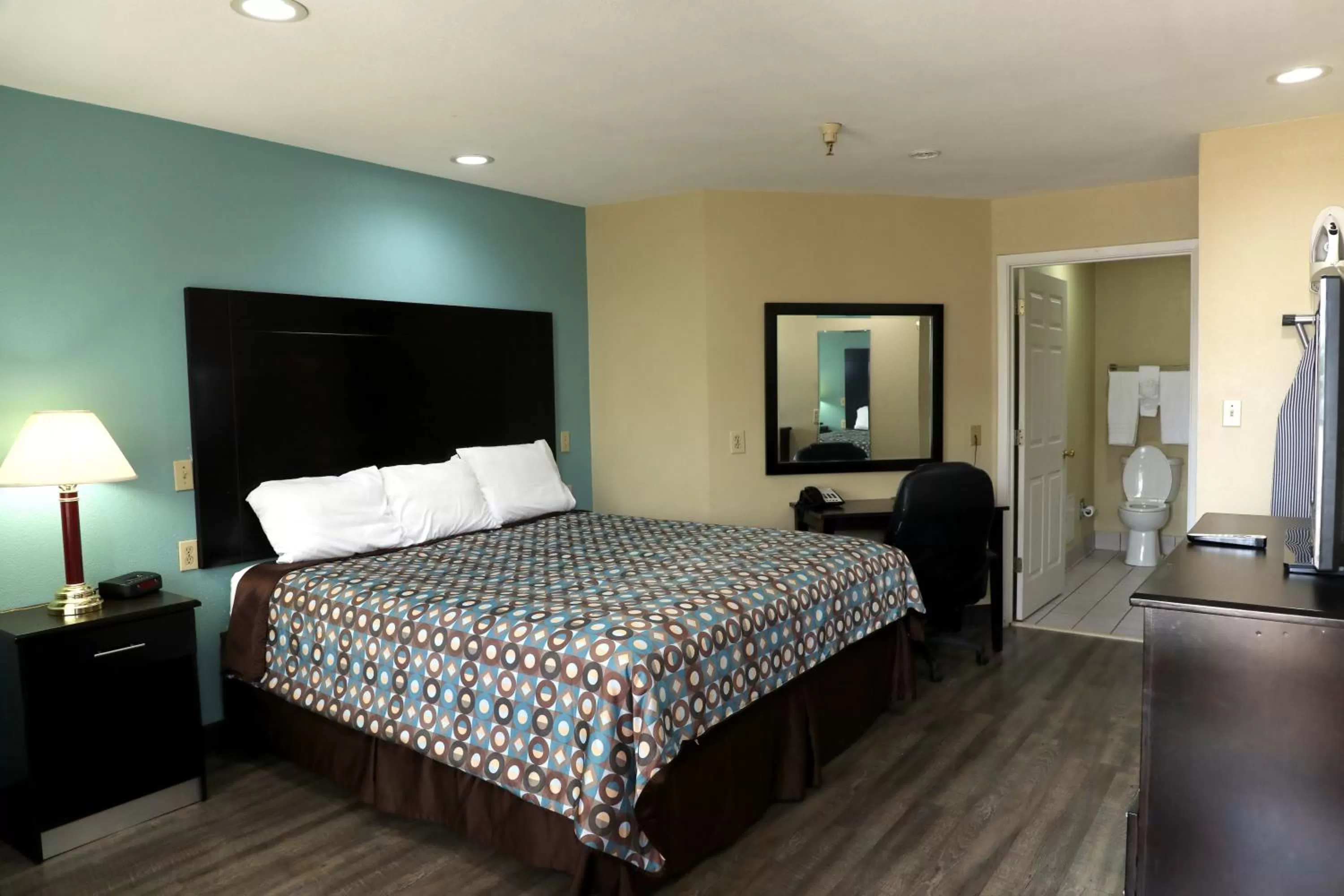 Bed in Ranger Inn & Suites