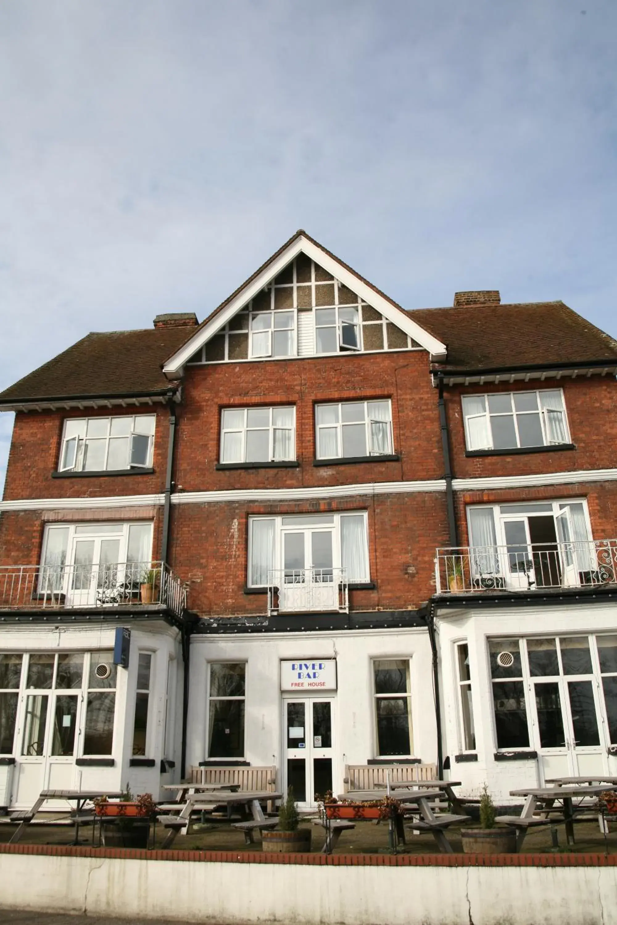 Facade/entrance, Property Building in The Thames Hotel