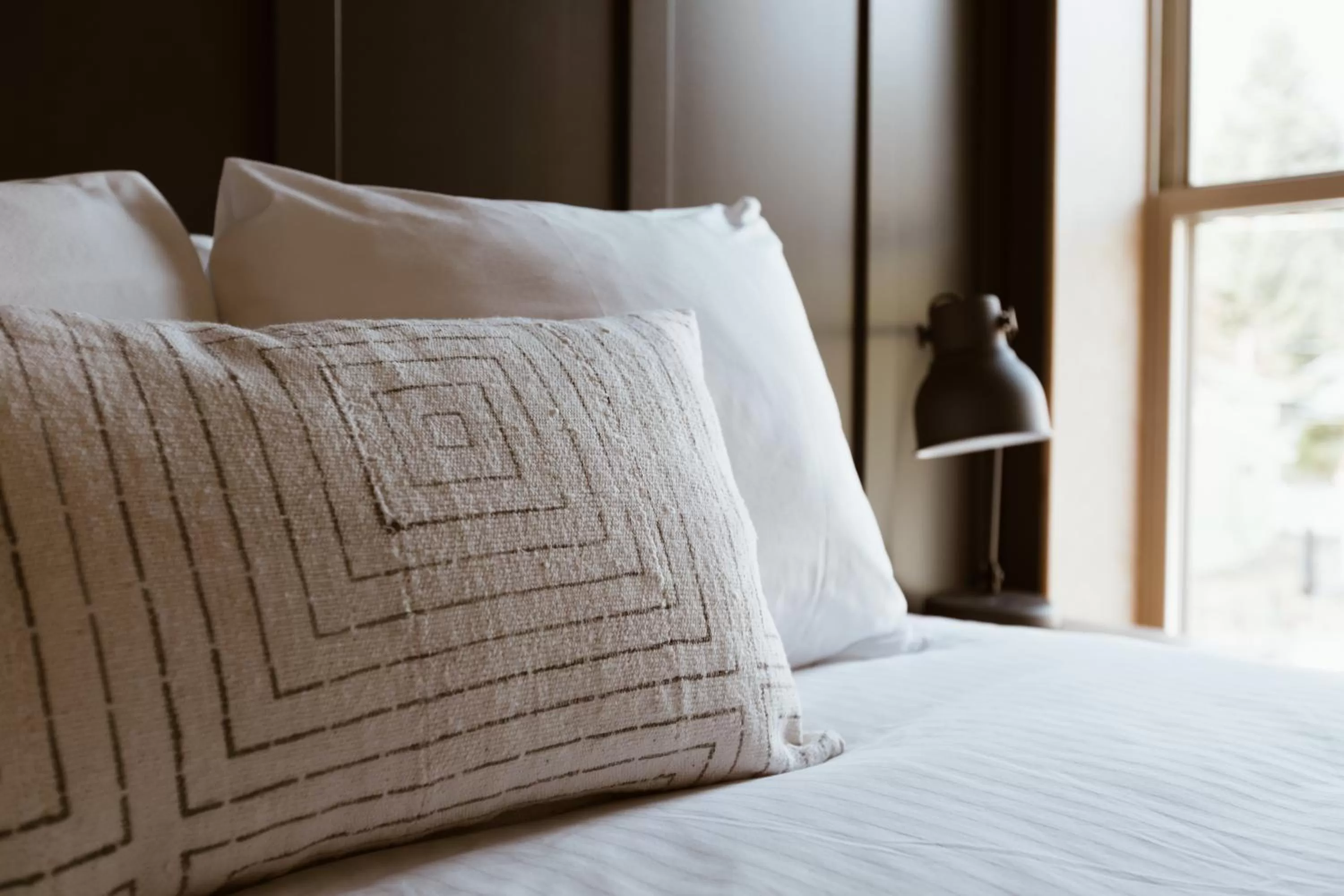 Bed in The Flying Steamshovel Inn