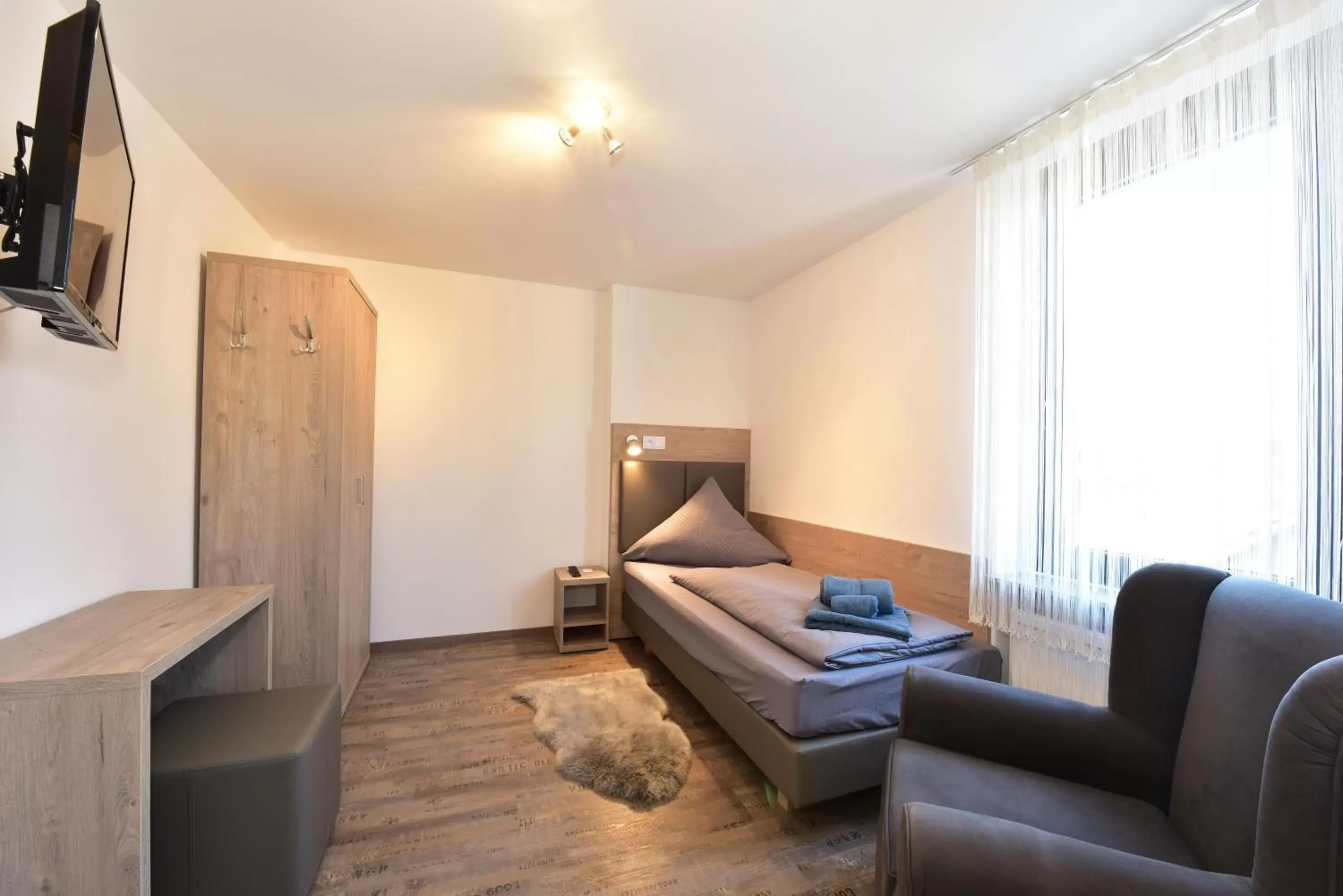 Single Room with Shared Shower and Toilet in 1a Gästehaus am Hafen Single Room with Shared Shower and Toilet in 1a Gästehaus am Hafen