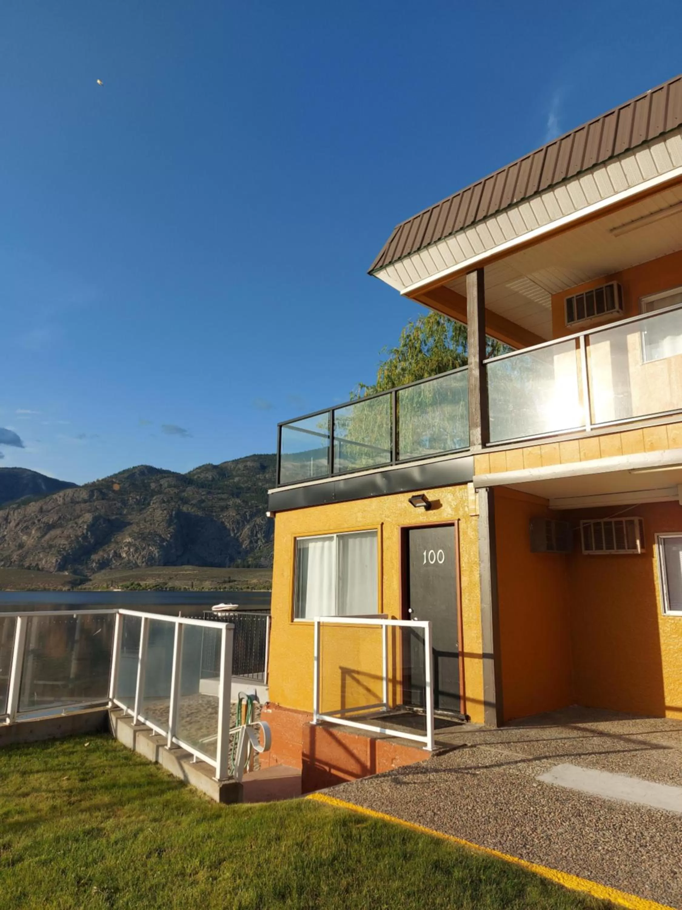 Property building in Richter Pass Beach Resort