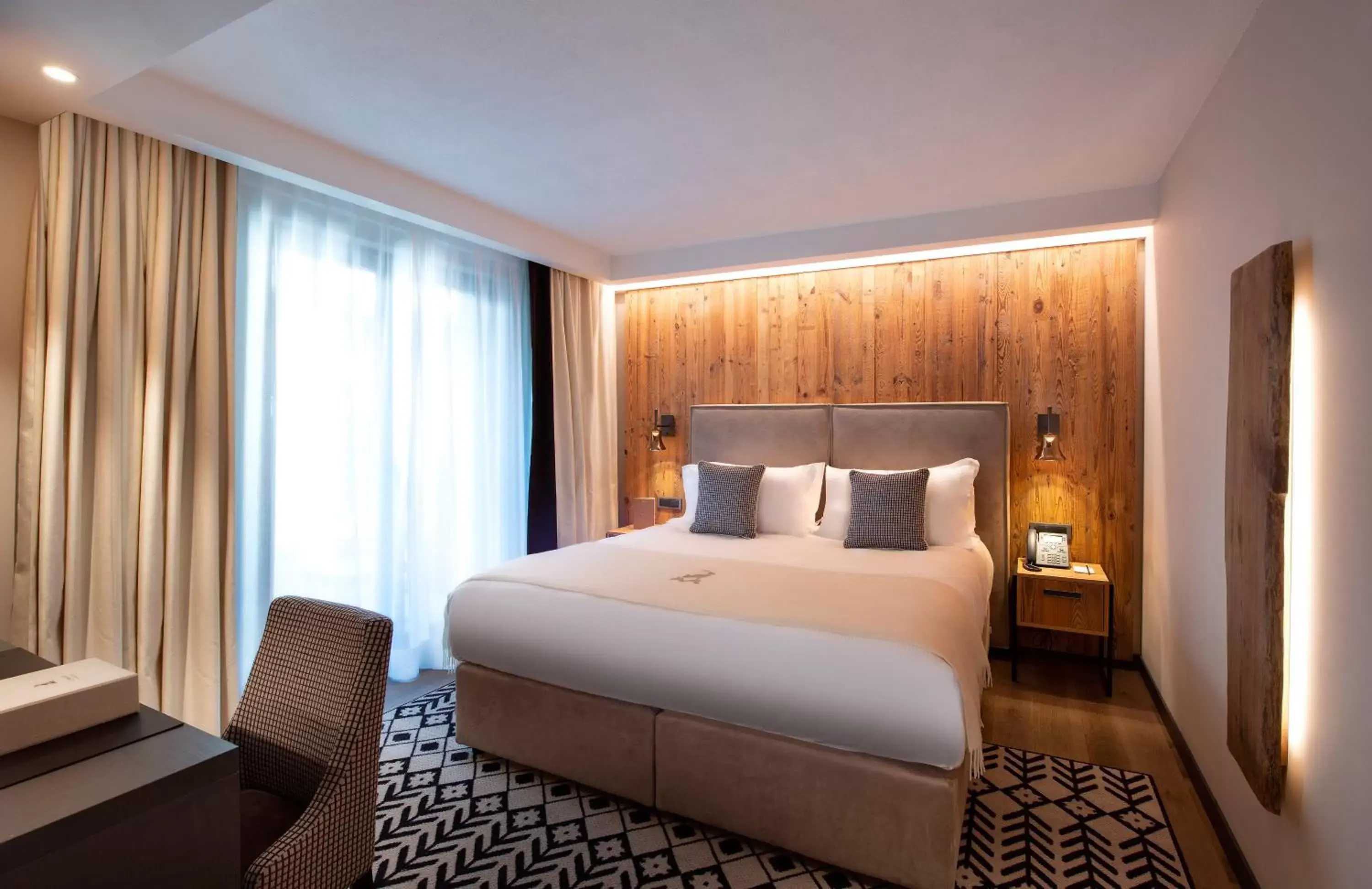 Bedroom, Bed in Le Massif Hotel & Lodge Courmayeur The Leading Hotels of the World