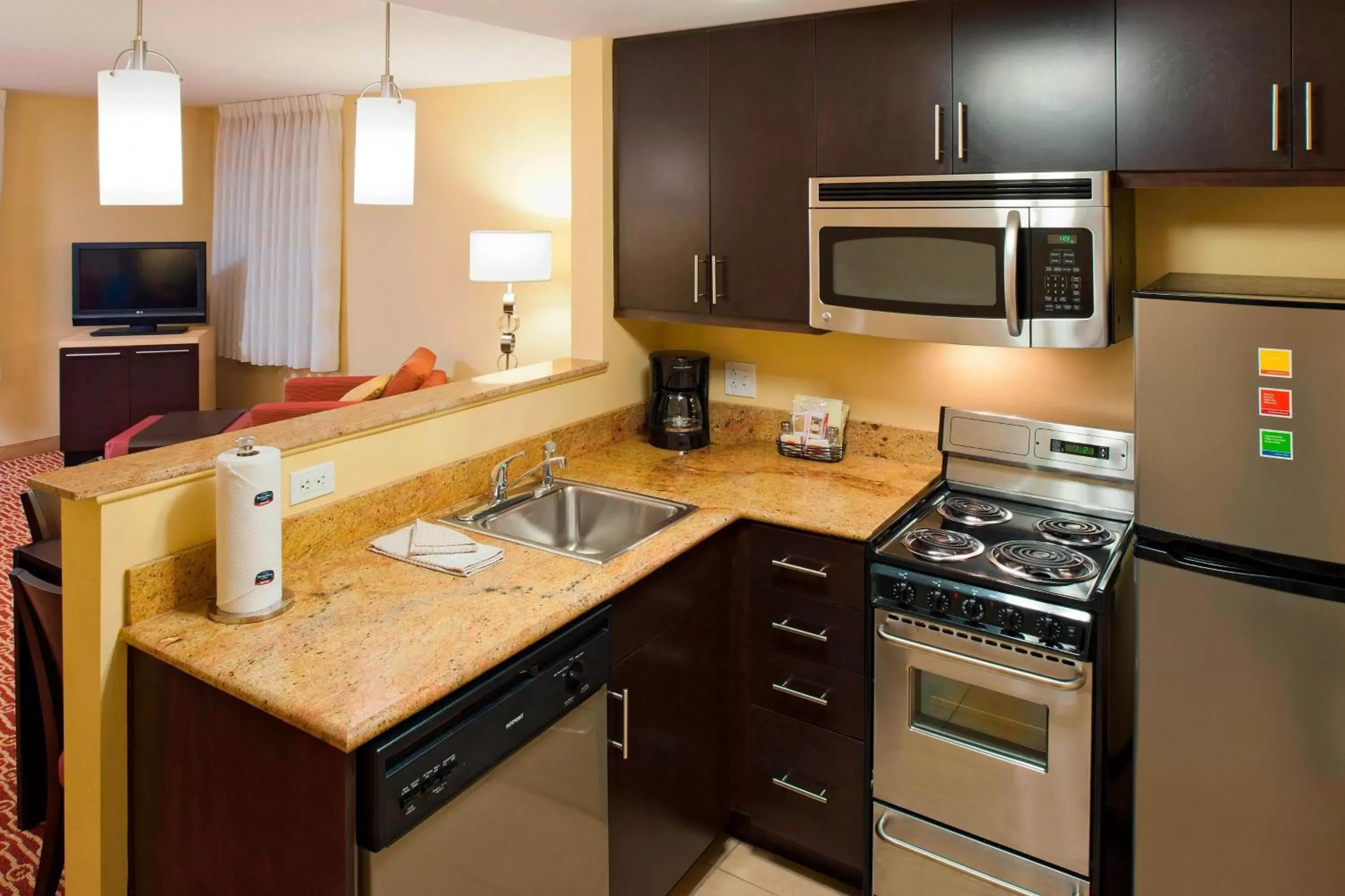Bedroom, Kitchen/Kitchenette in TownePlace Suites by Marriott Bethlehem Easton/Lehigh Valley