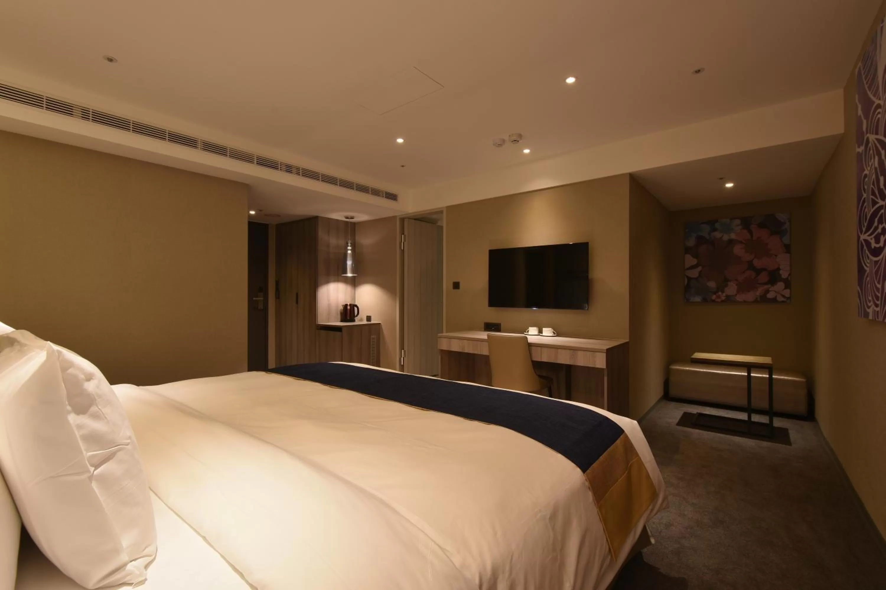 Photo of the whole room, Bed in Green World ZhongXiao