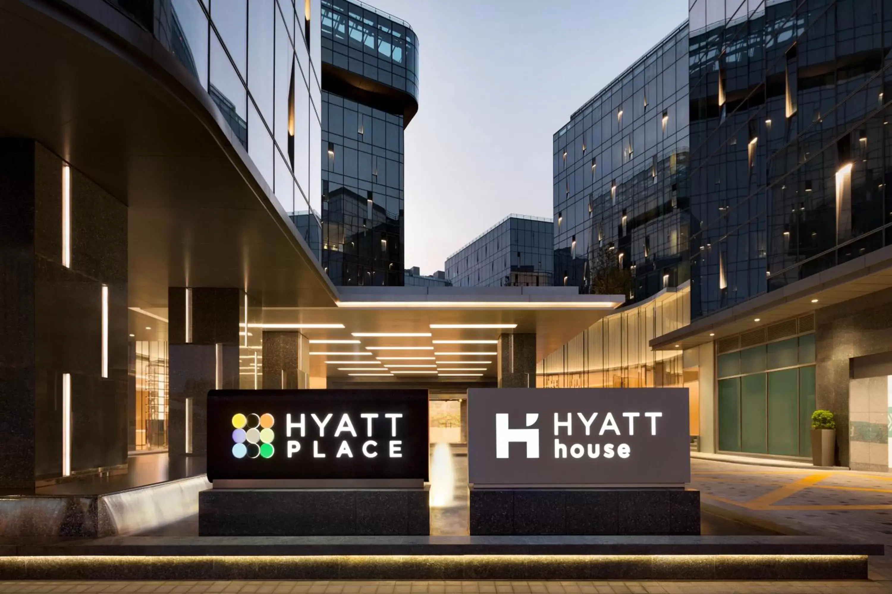 Facade/entrance in Hyatt Place Shanghai Hongqiao CBD