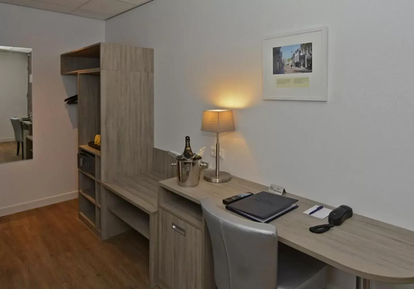 Photo of the whole room, Kitchen/Kitchenette in Best Western City Hotel Woerden