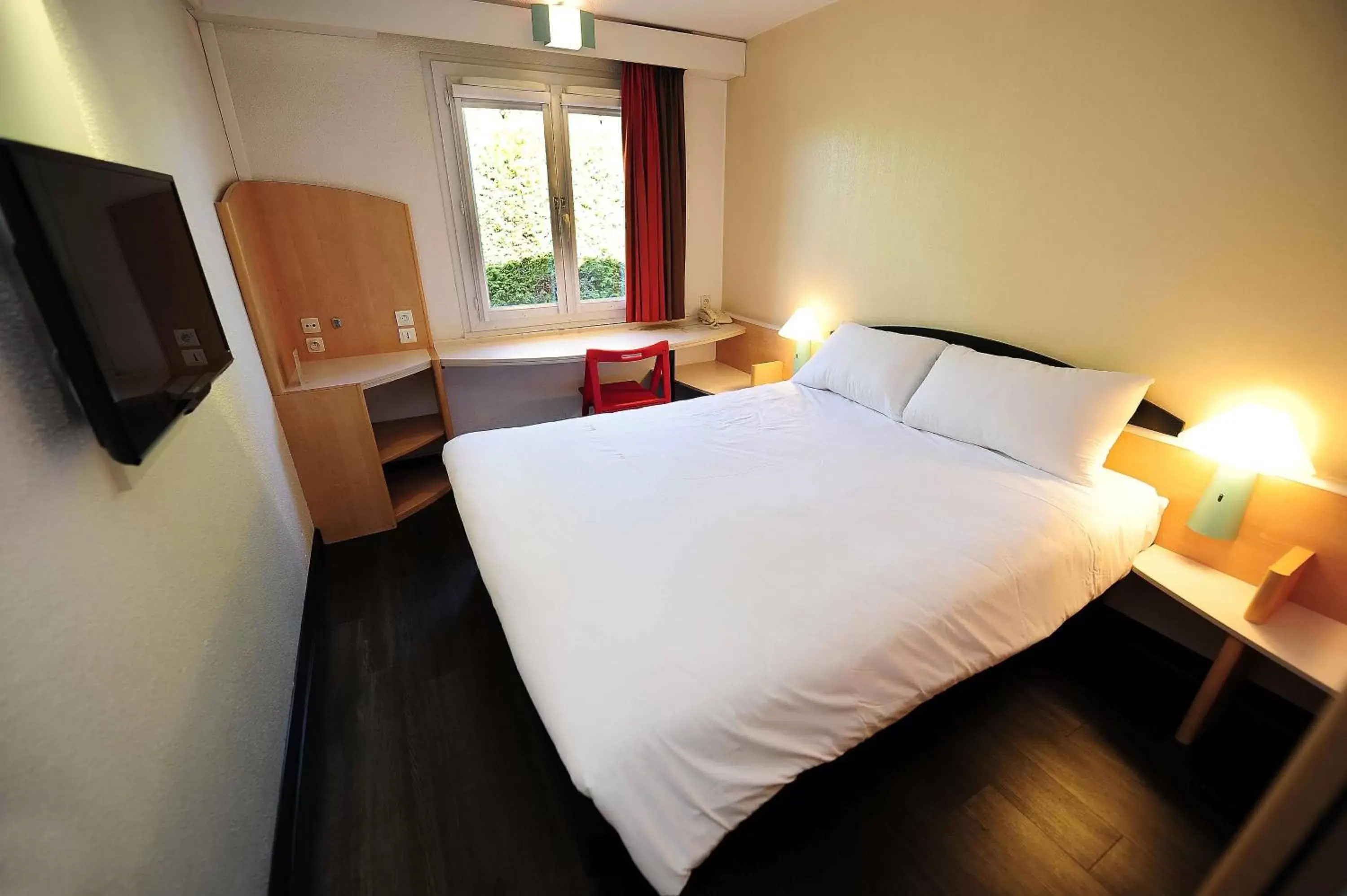 Bedroom, Bed in ibis Lyon Est Beynost