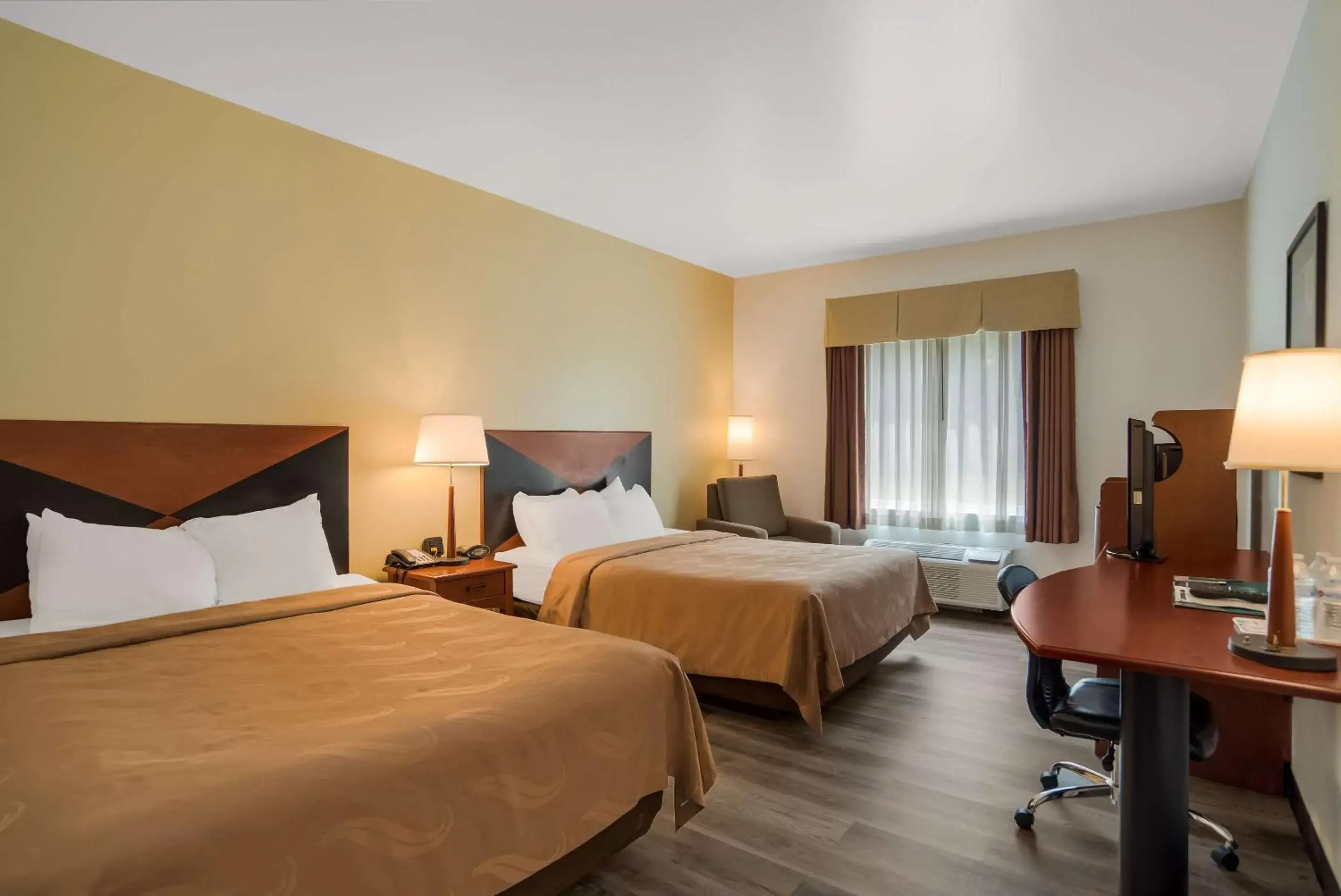 Bedroom, Bed in Quality Inn & Suites Chambersburg