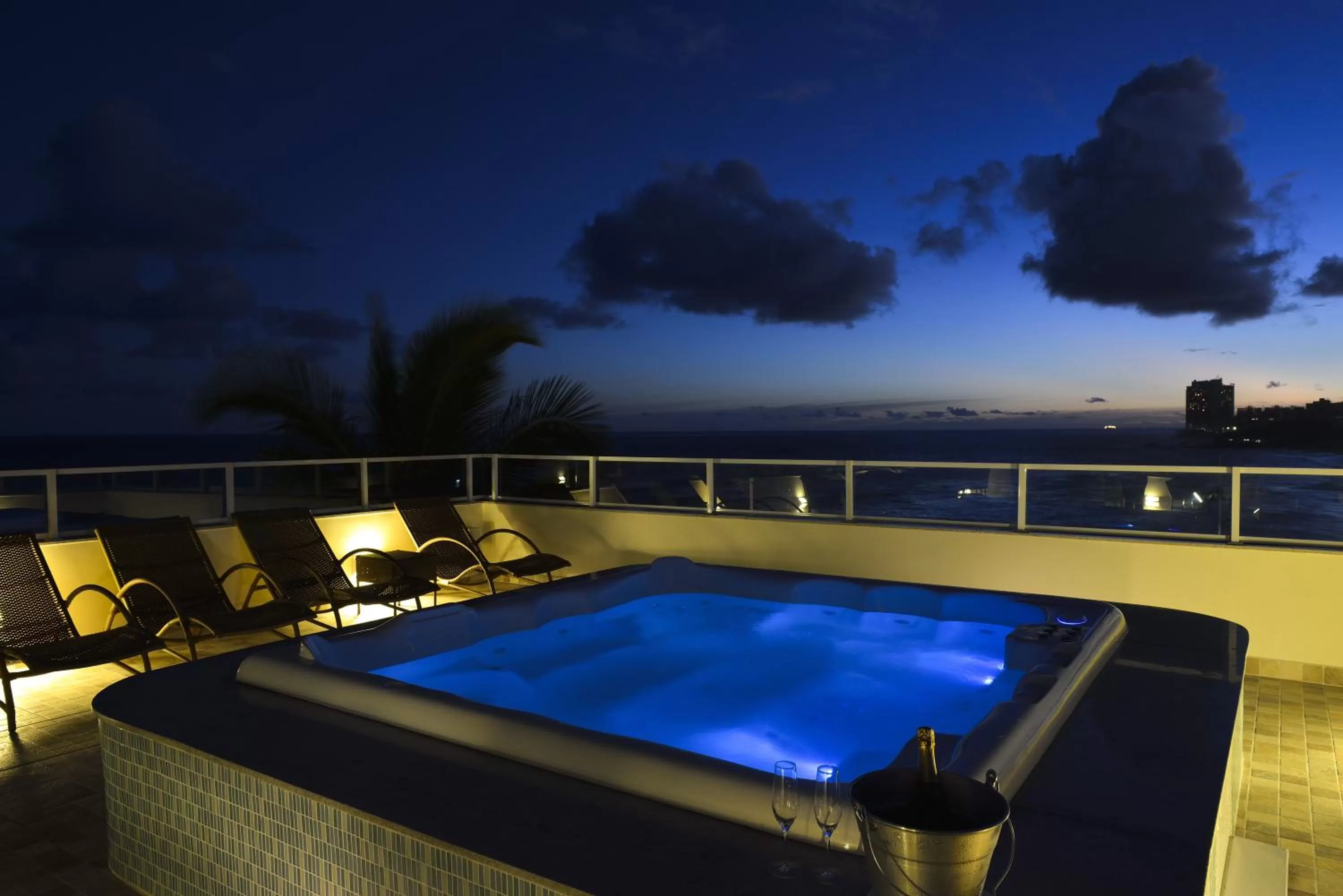 Hot Tub in Rede Andrade Express