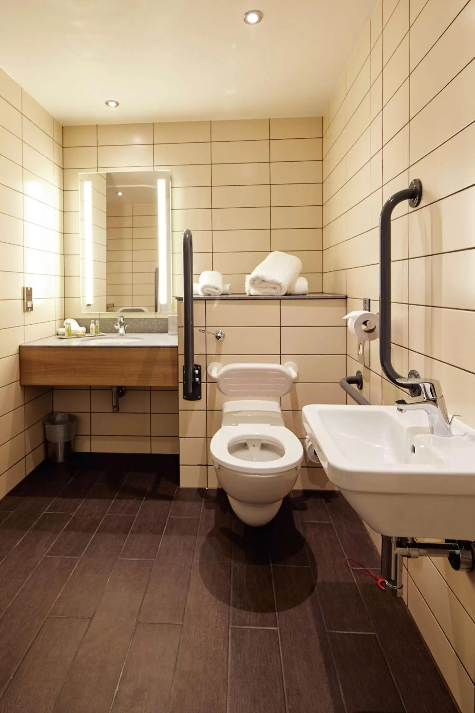 Bathroom in Hilton Garden Inn Doncaster Racecourse