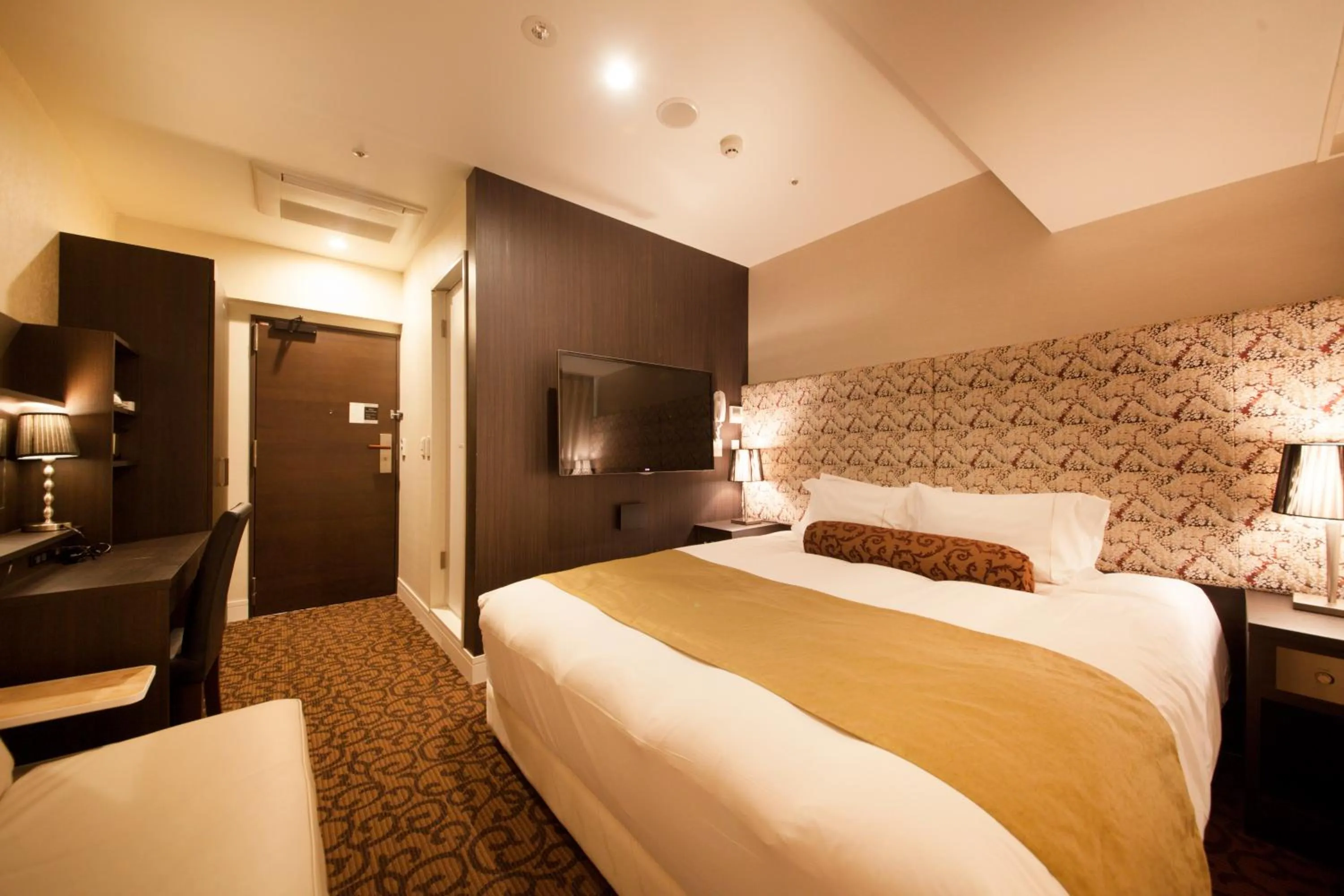 Photo of the whole room, Bed in Centurion Hotel Grand Akasakamitsuke Station