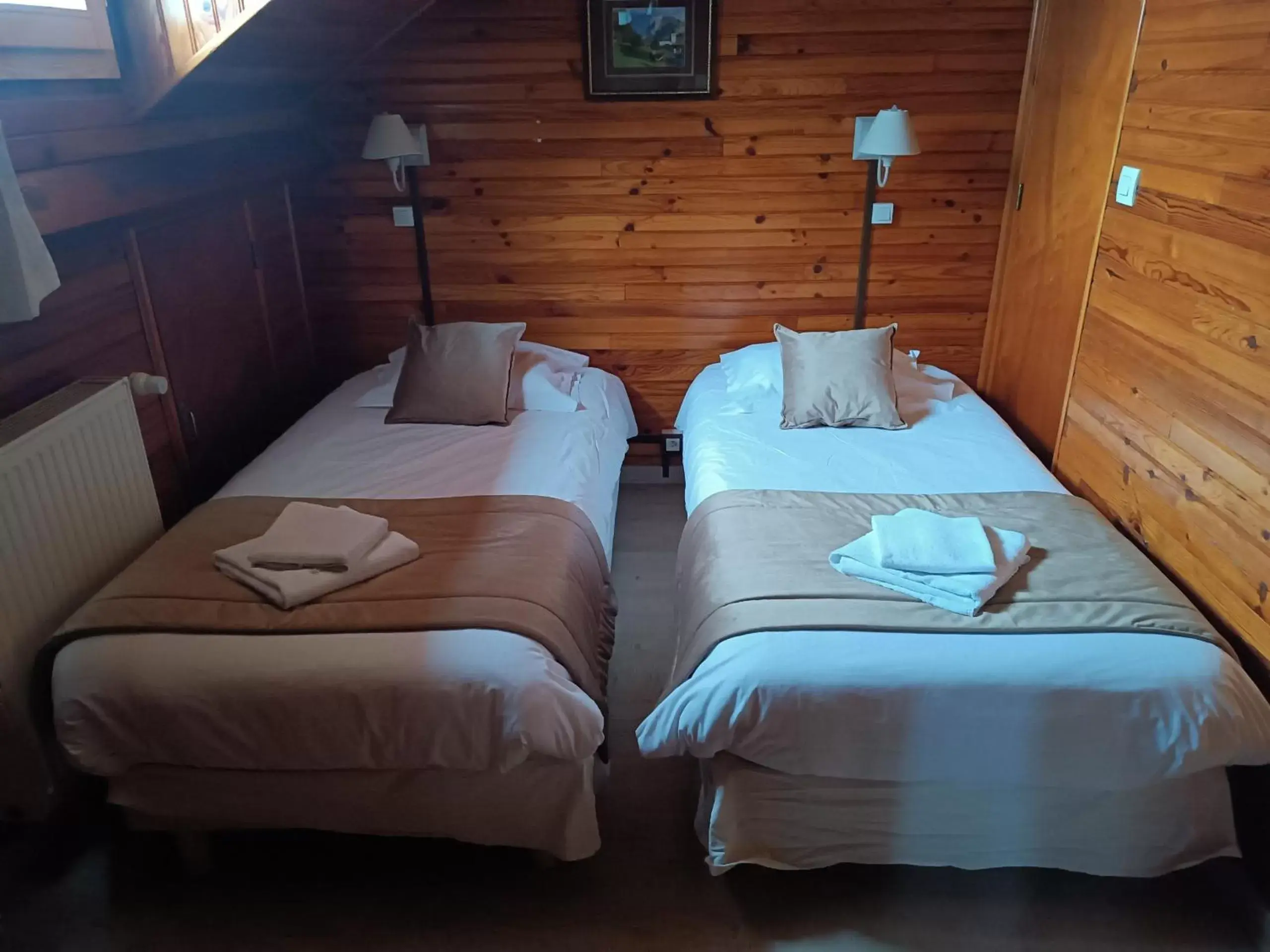 Bedroom, Bed in Hôtel de l'Impossible